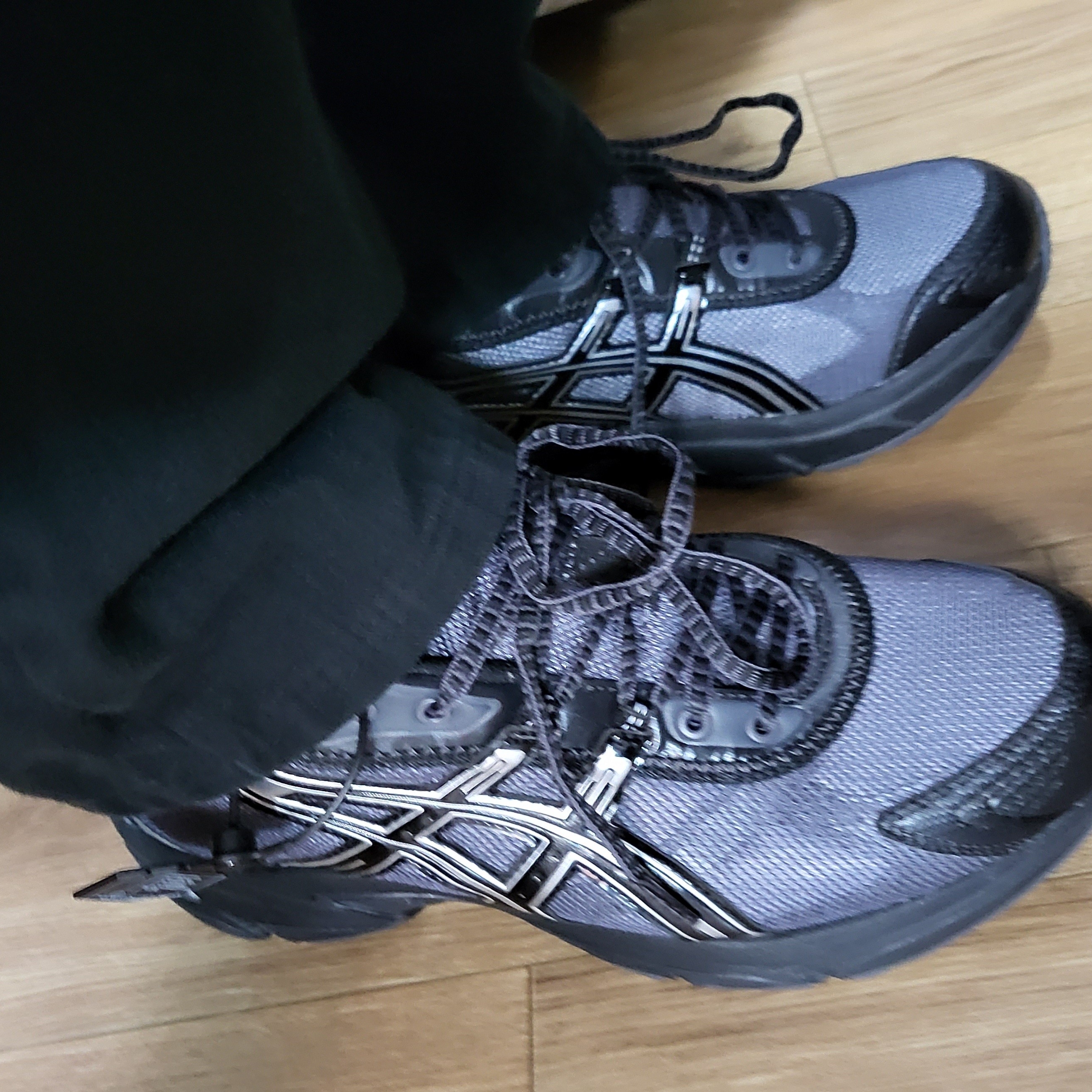 Asics UB2-S Gel-1130 Asphalt Pure Silver 착용 스타일 - 1