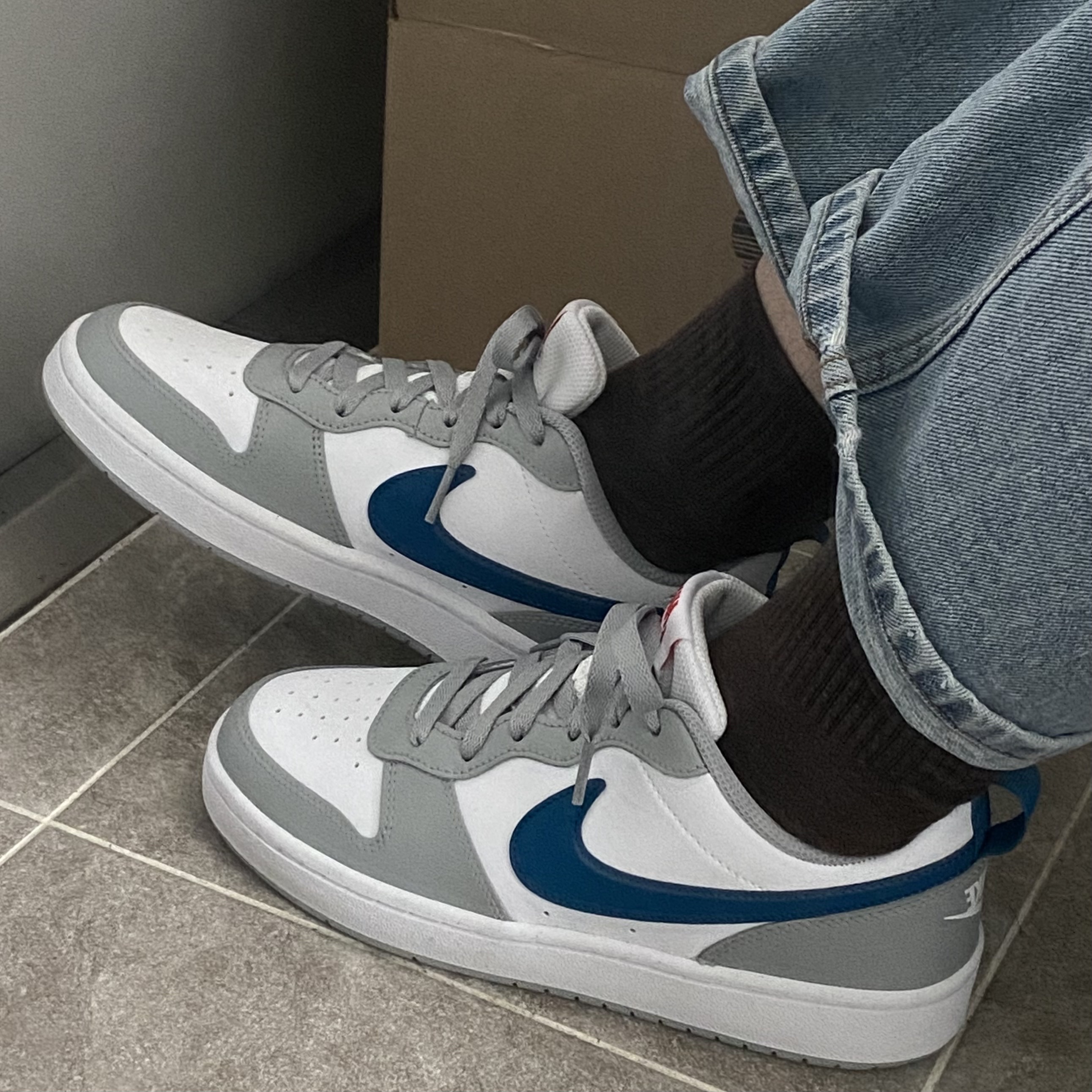 (GS) Nike Court Borough Low 2 Light Smoke Grey 착용 스타일 - 2
