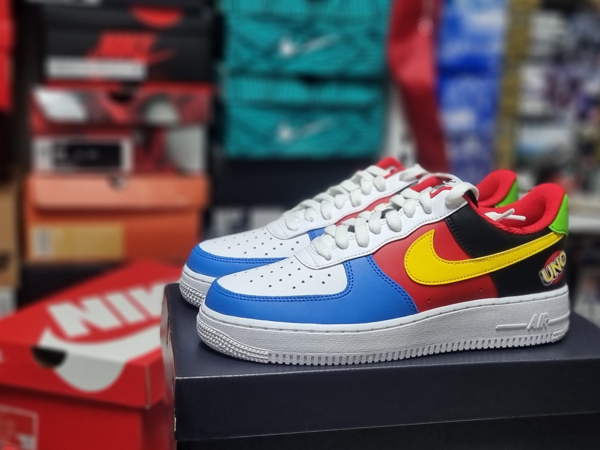 Nike x UNO Air Force 1 '07 QS White Yellow Zest 착용 스타일