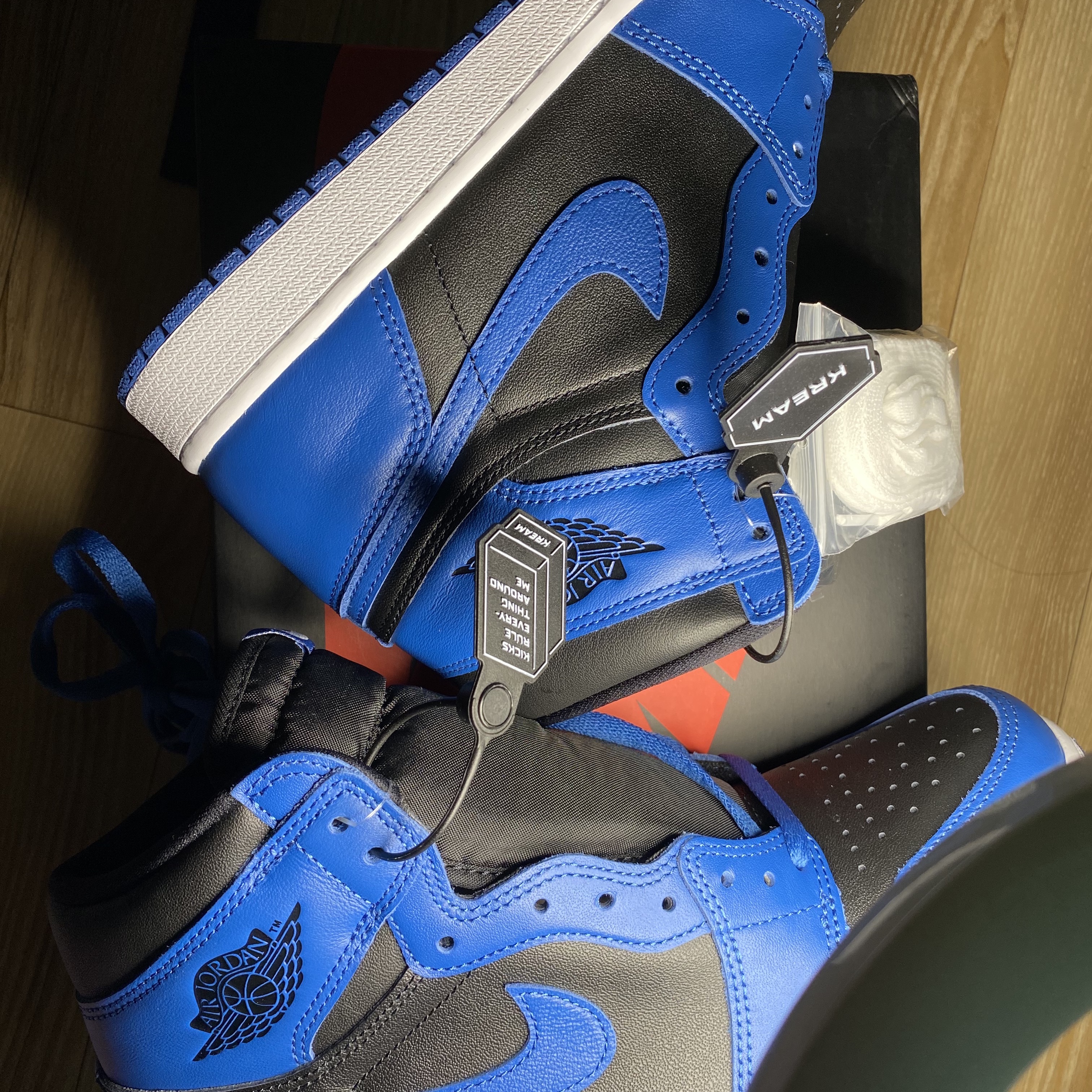 Jordan 1 Retro High OG Dark Marina Blue 착용 스타일 - 1