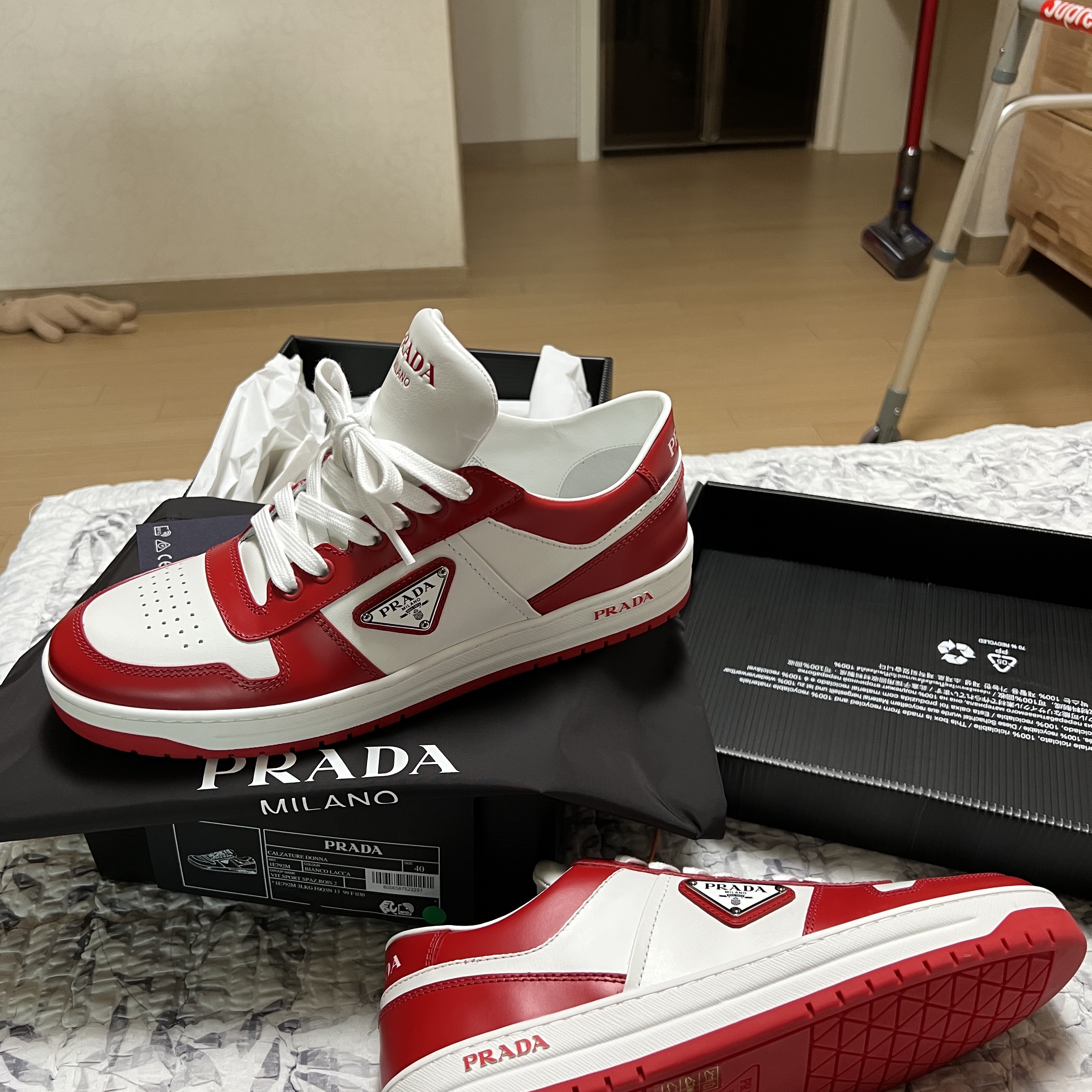 Prada Downtown Leather Sneakers White Lacquer Red 착용 스타일
