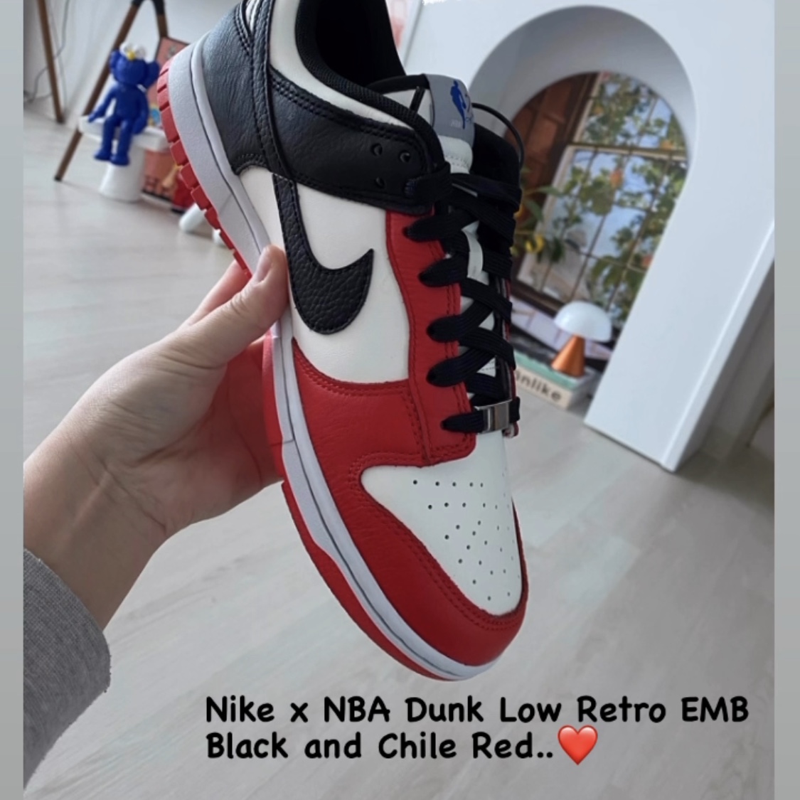 Nike x NBA Dunk Low Retro EMB Black and Chile Red 착용 스타일
