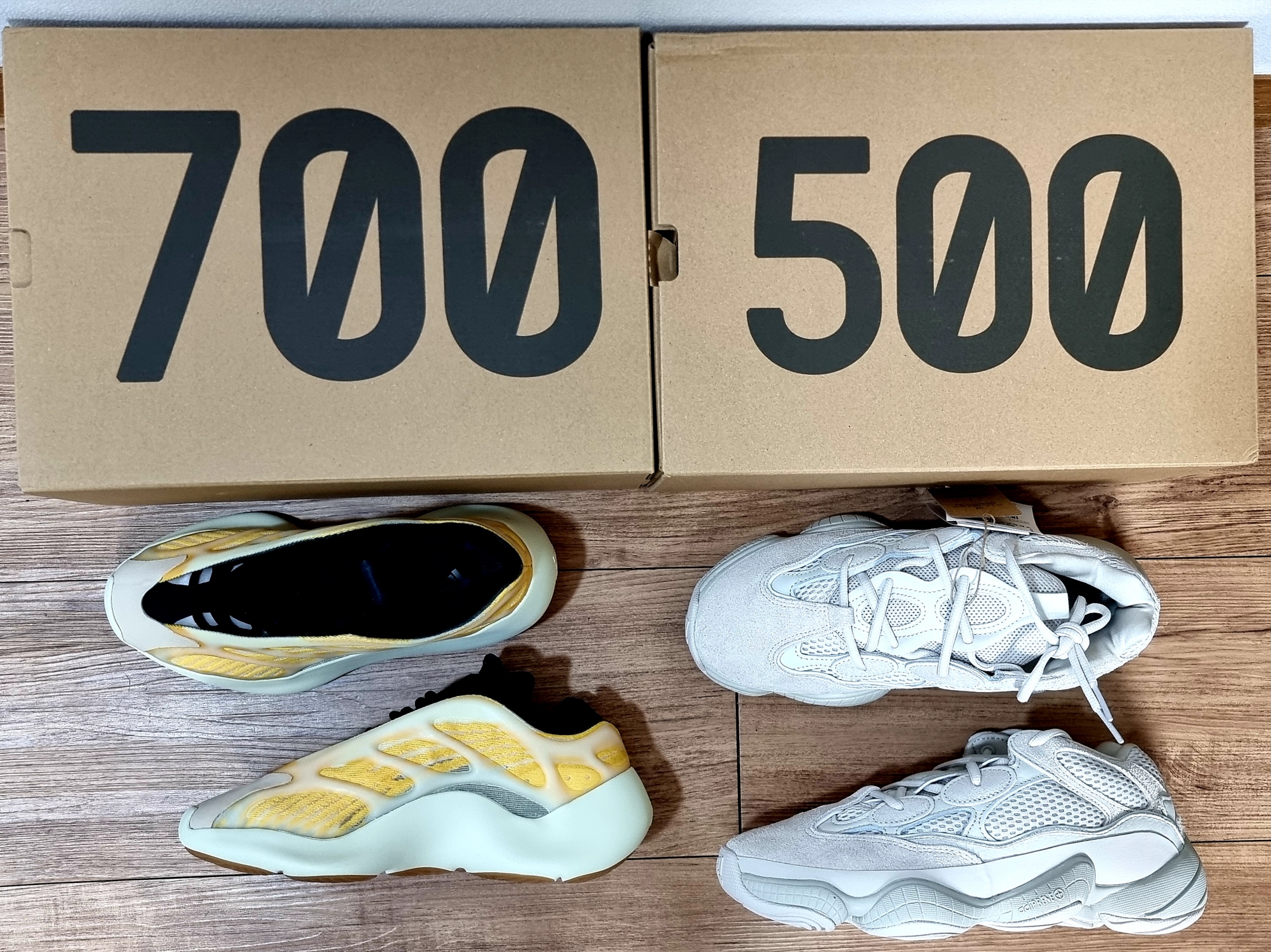 Adidas Yeezy 700 V3 Mono Safflower, Adidas Yeezy 500 Blush 2022 착용 스타일