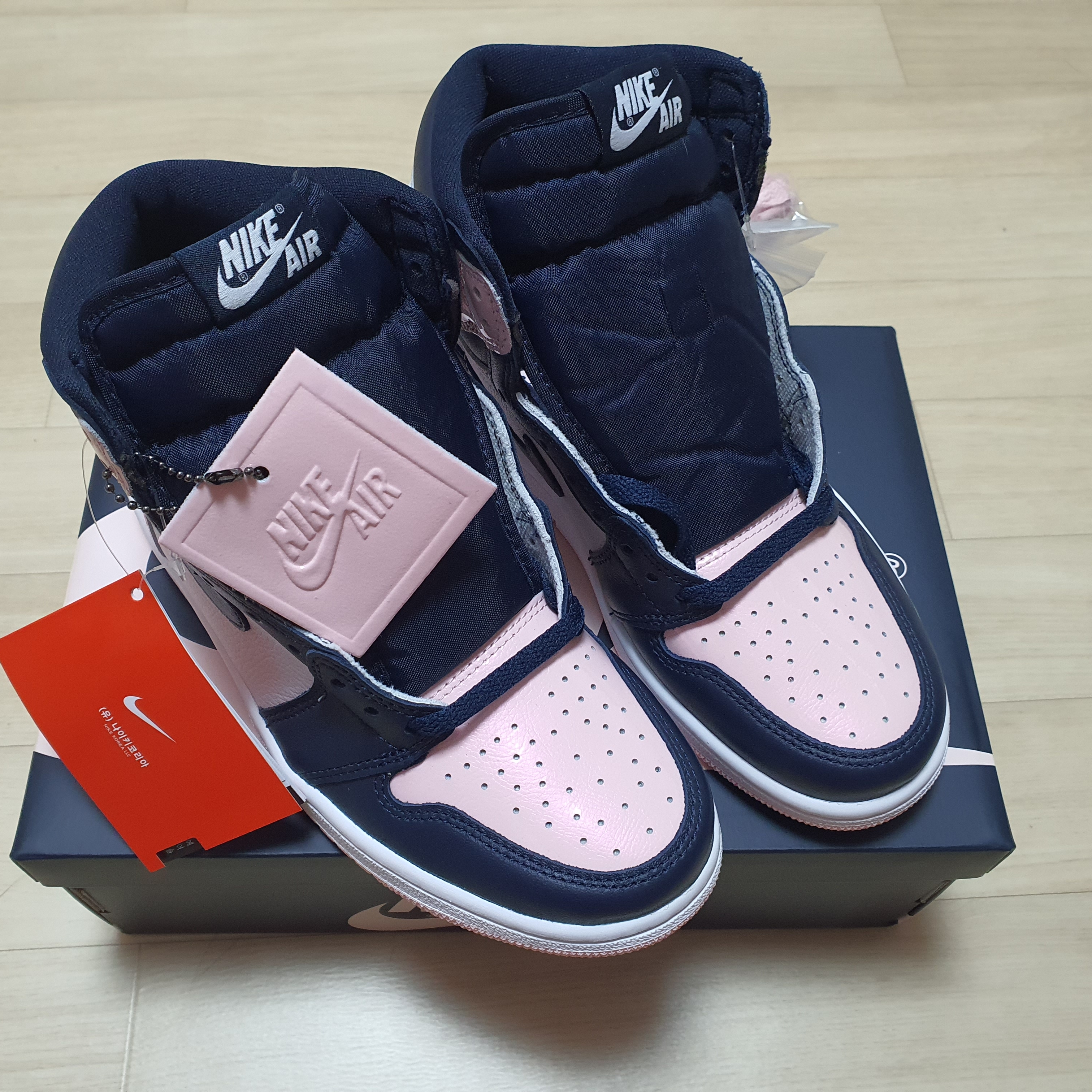 (W) Jordan 1 Retro High OG Atmosphere 착용 스타일 - 1