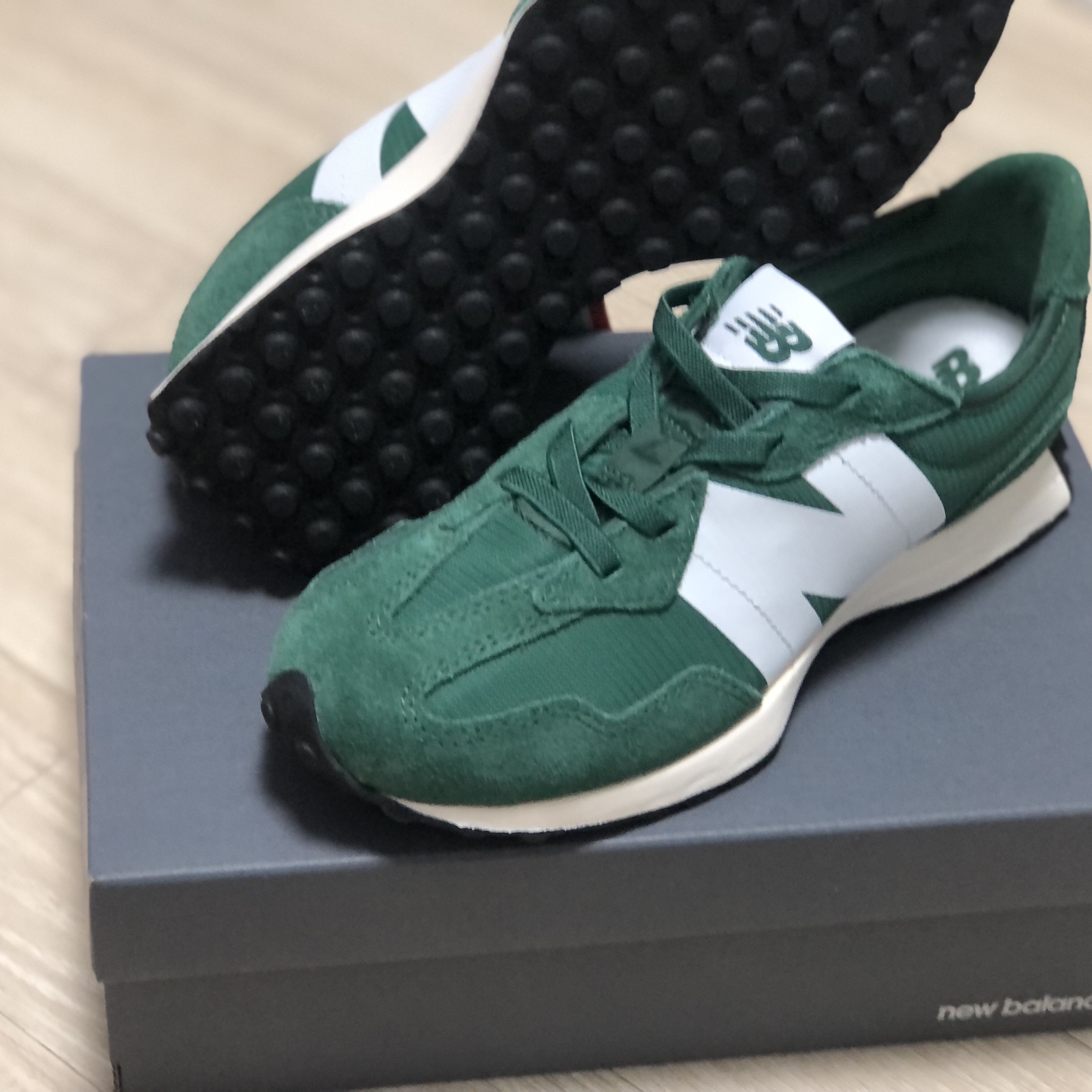 (PS) New Balance 327 Green - W Wide 착용 스타일 - 2