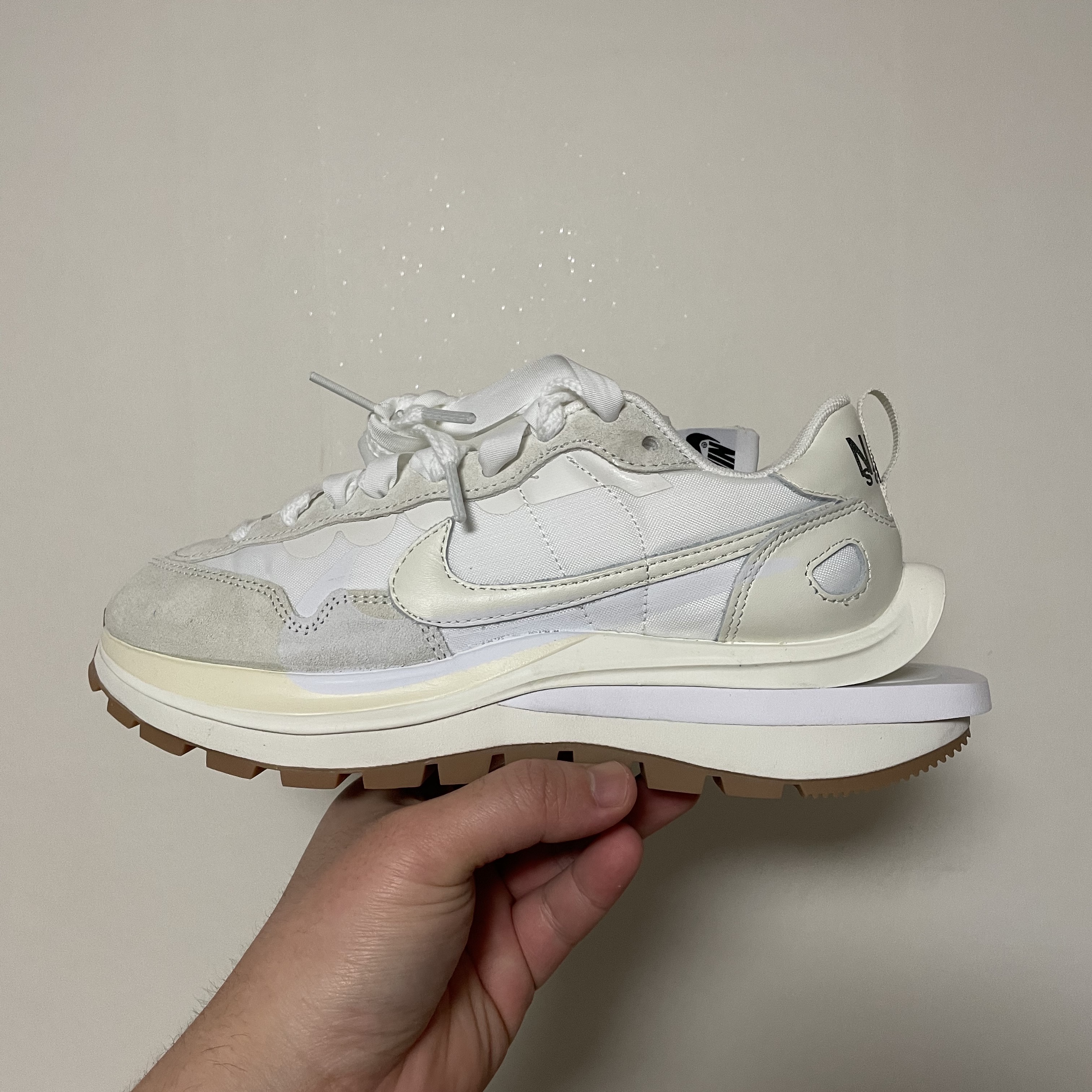 Nike x Sacai VaporWaffle White and Gum 착용 스타일