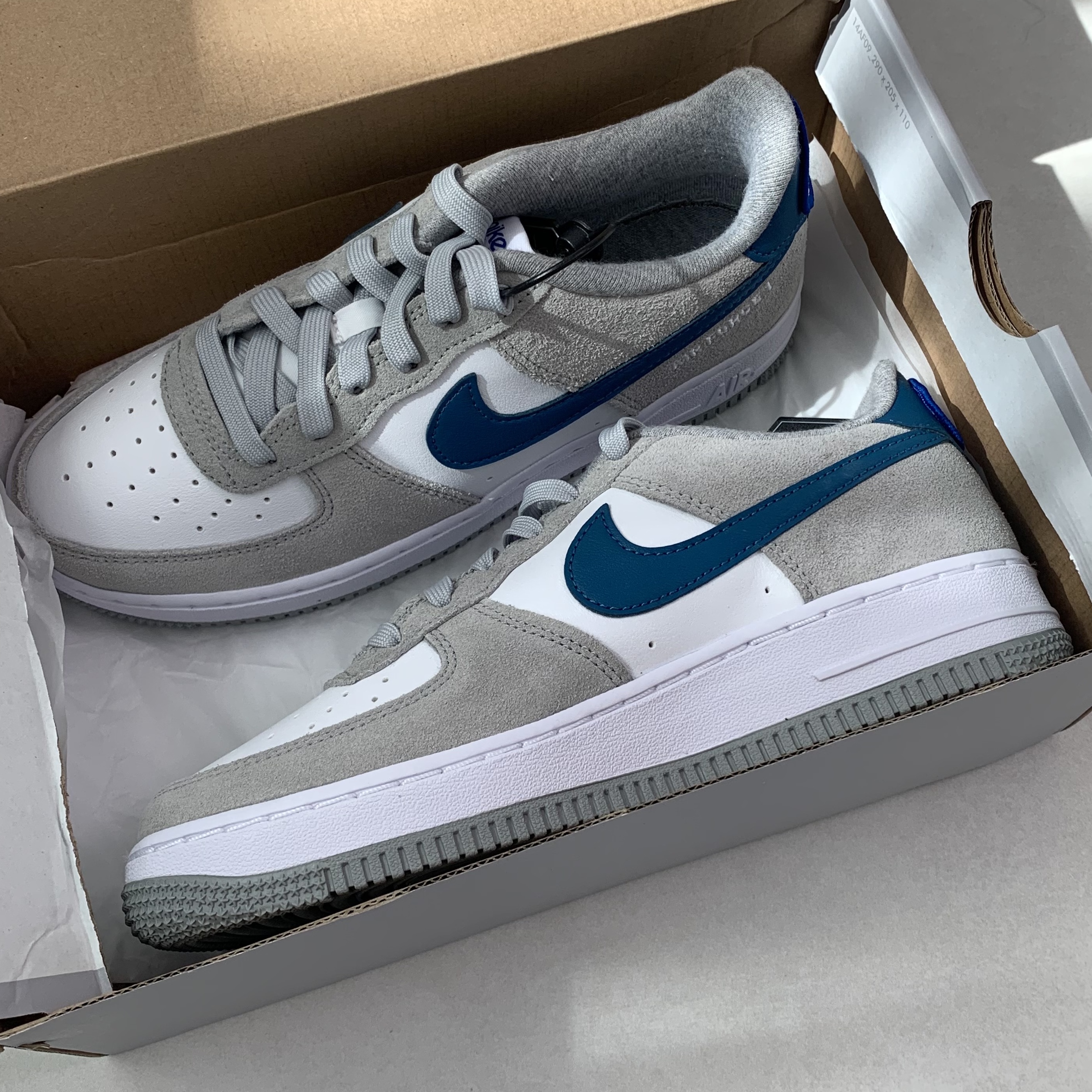 (GS) Nike Air Force 1 LV8 Athletic Club Light Smoke Grey Marina 착용 스타일