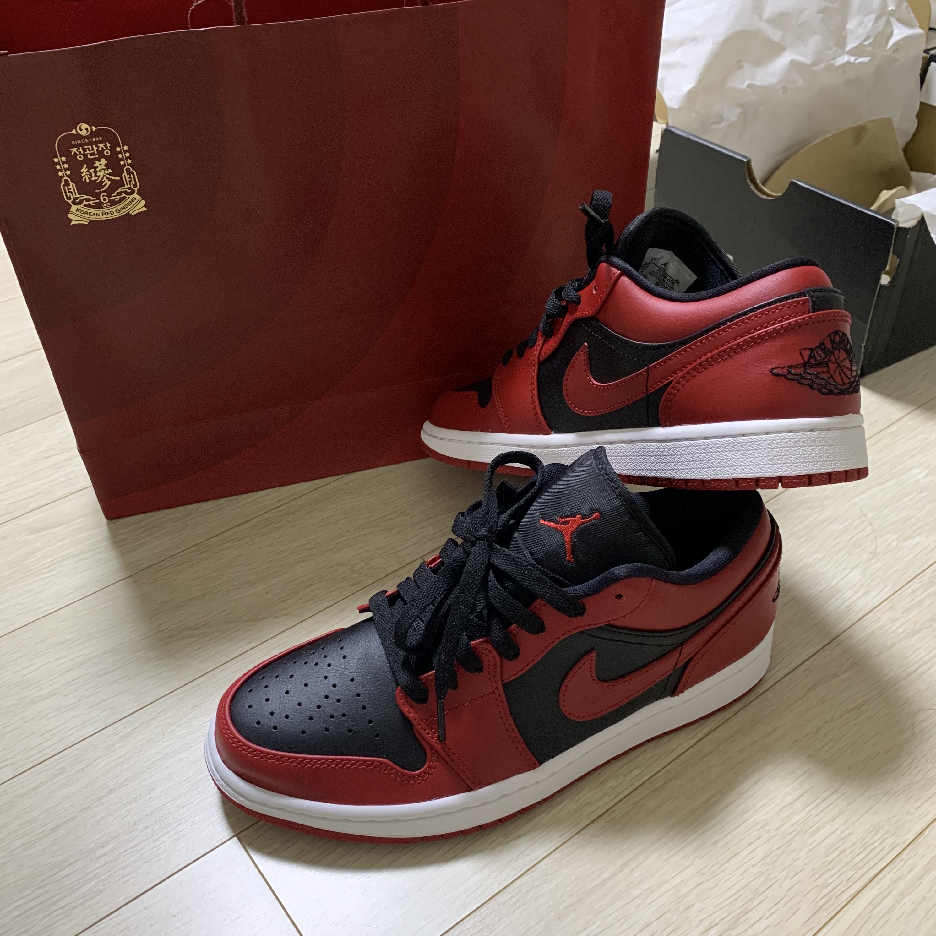 Jordan 1 Low Varsity Red 착용 스타일