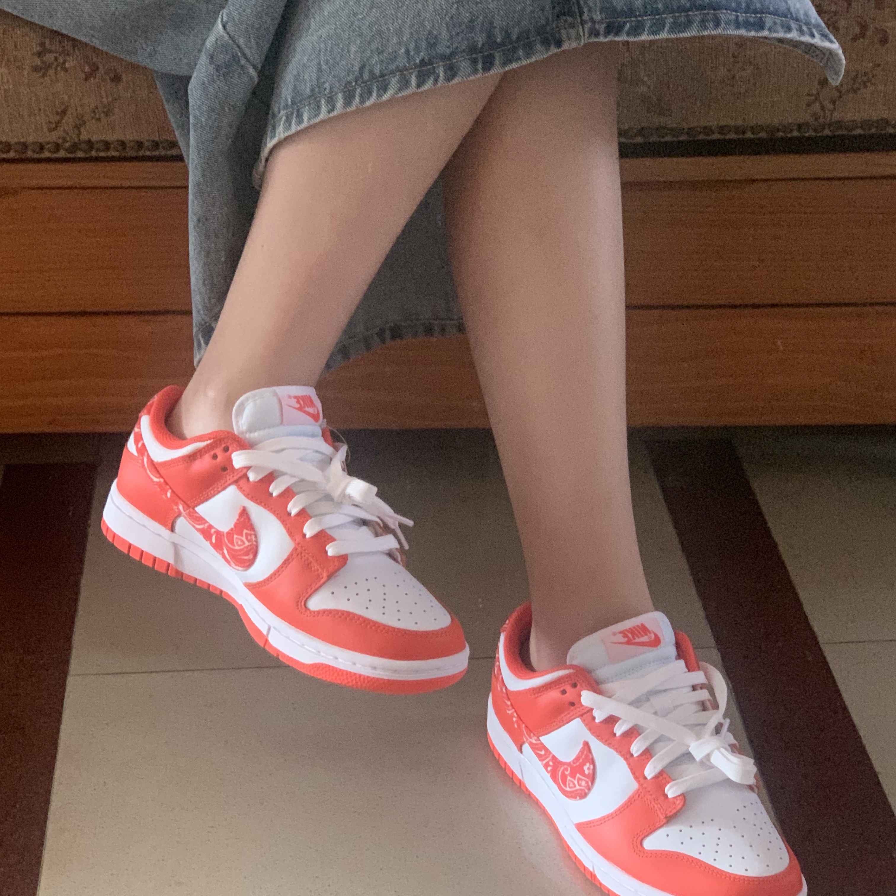 (W) Nike Dunk Low Essential Orange Paisley 착용 스타일