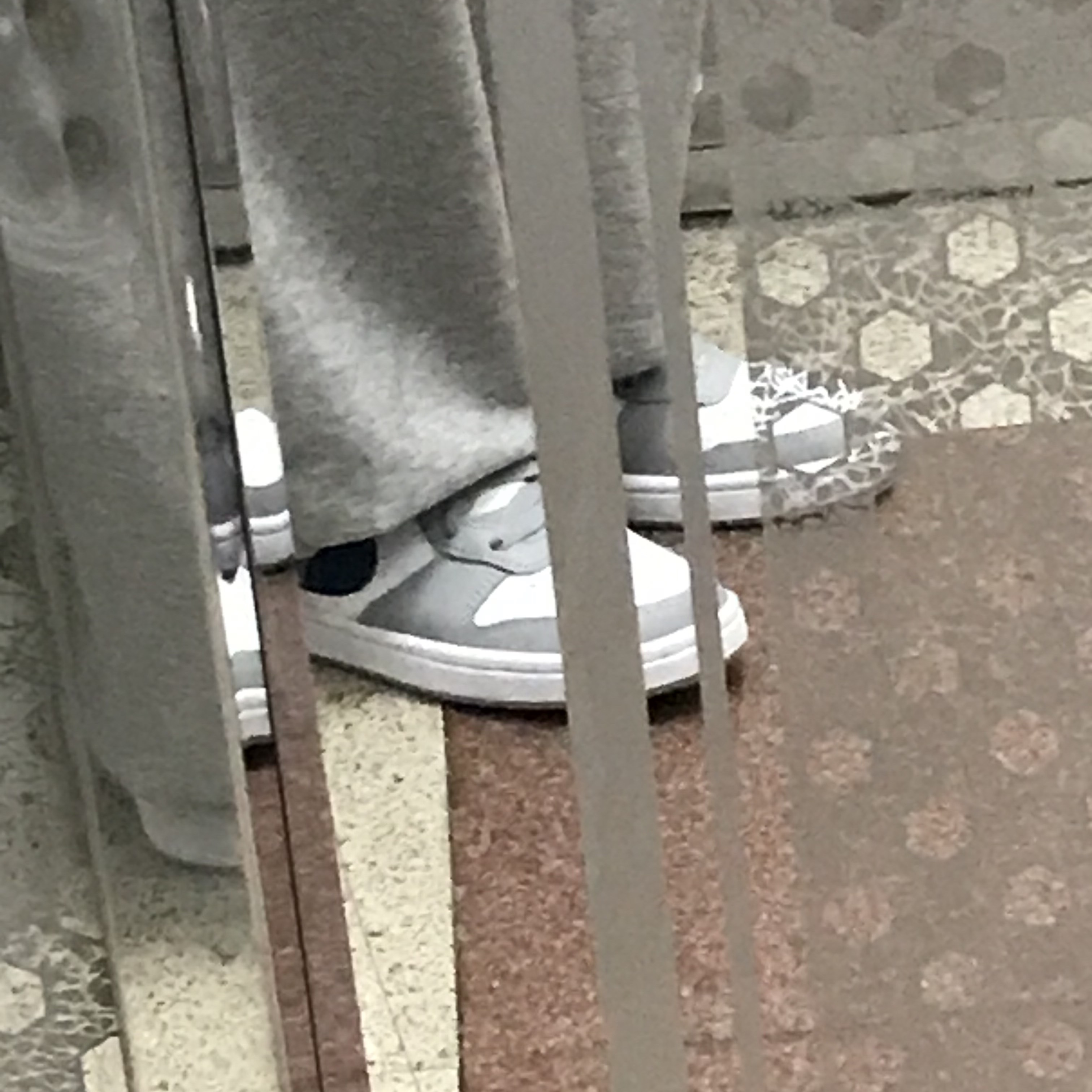 (GS) Nike Court Borough Low 2 Light Smoke Grey 착용 스타일 - 3