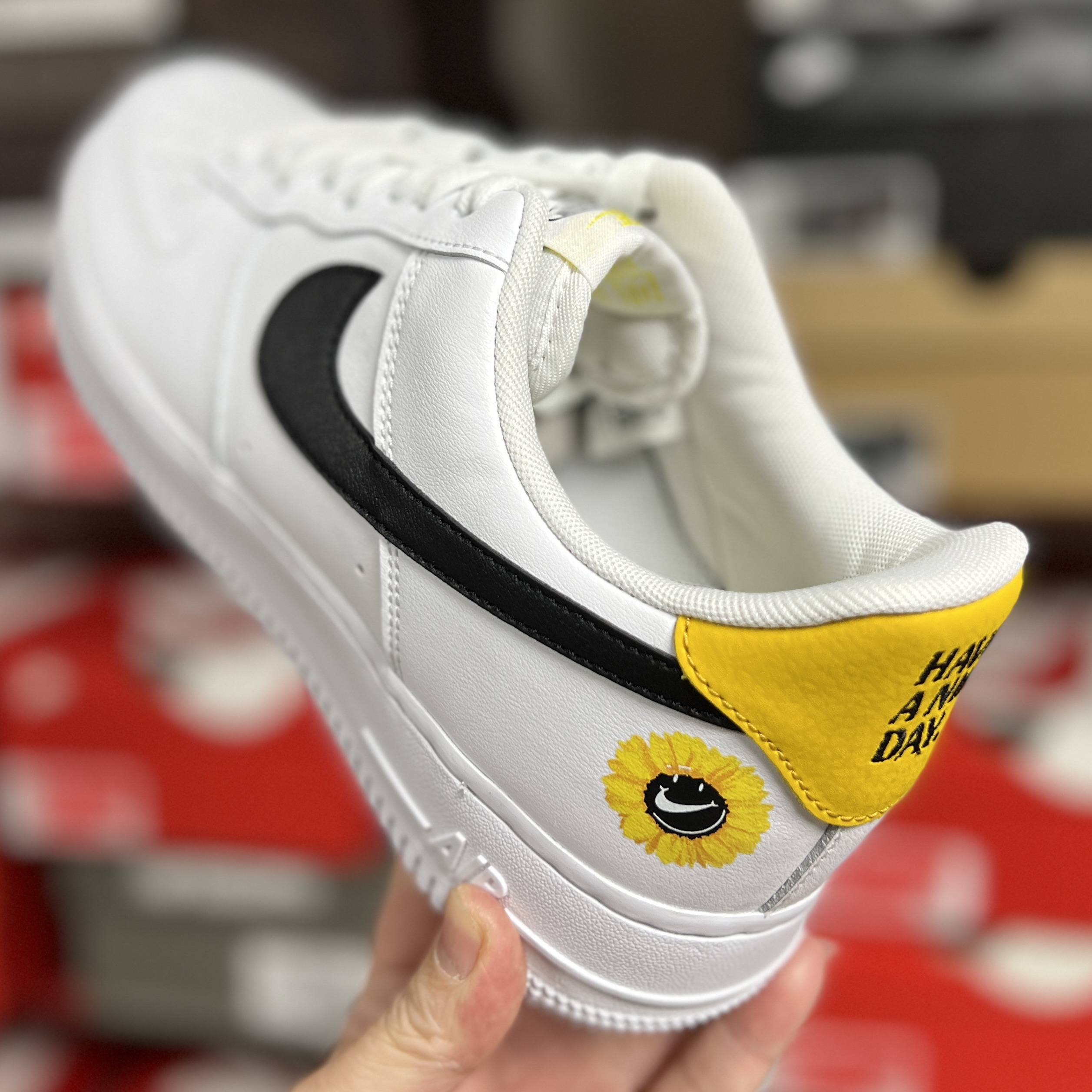 Nike Air Force 1 '07 LV8 2 Have a Nike Day 착용 스타일 - 2