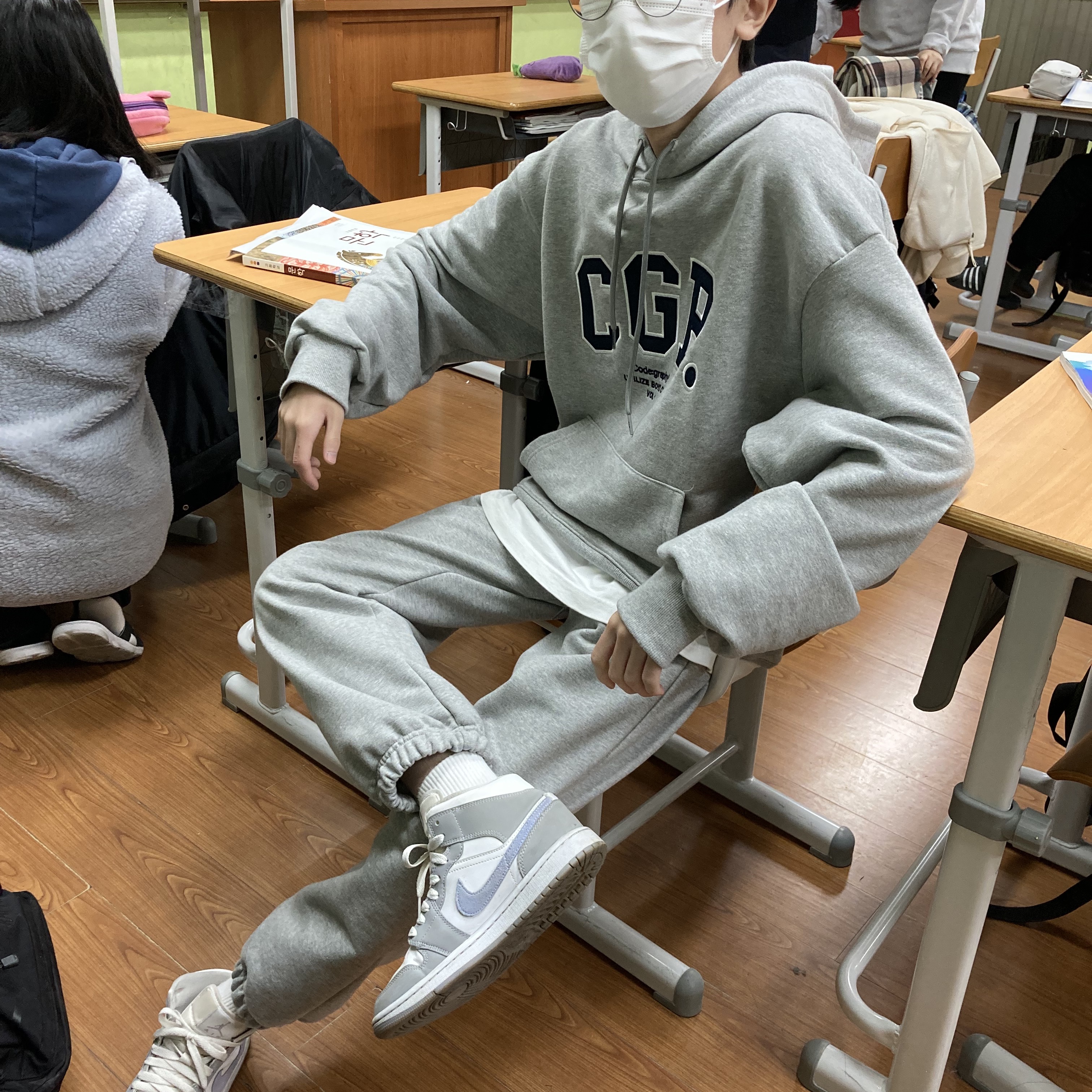 (W) Jordan 1 Mid Wolf Grey 착용 스타일