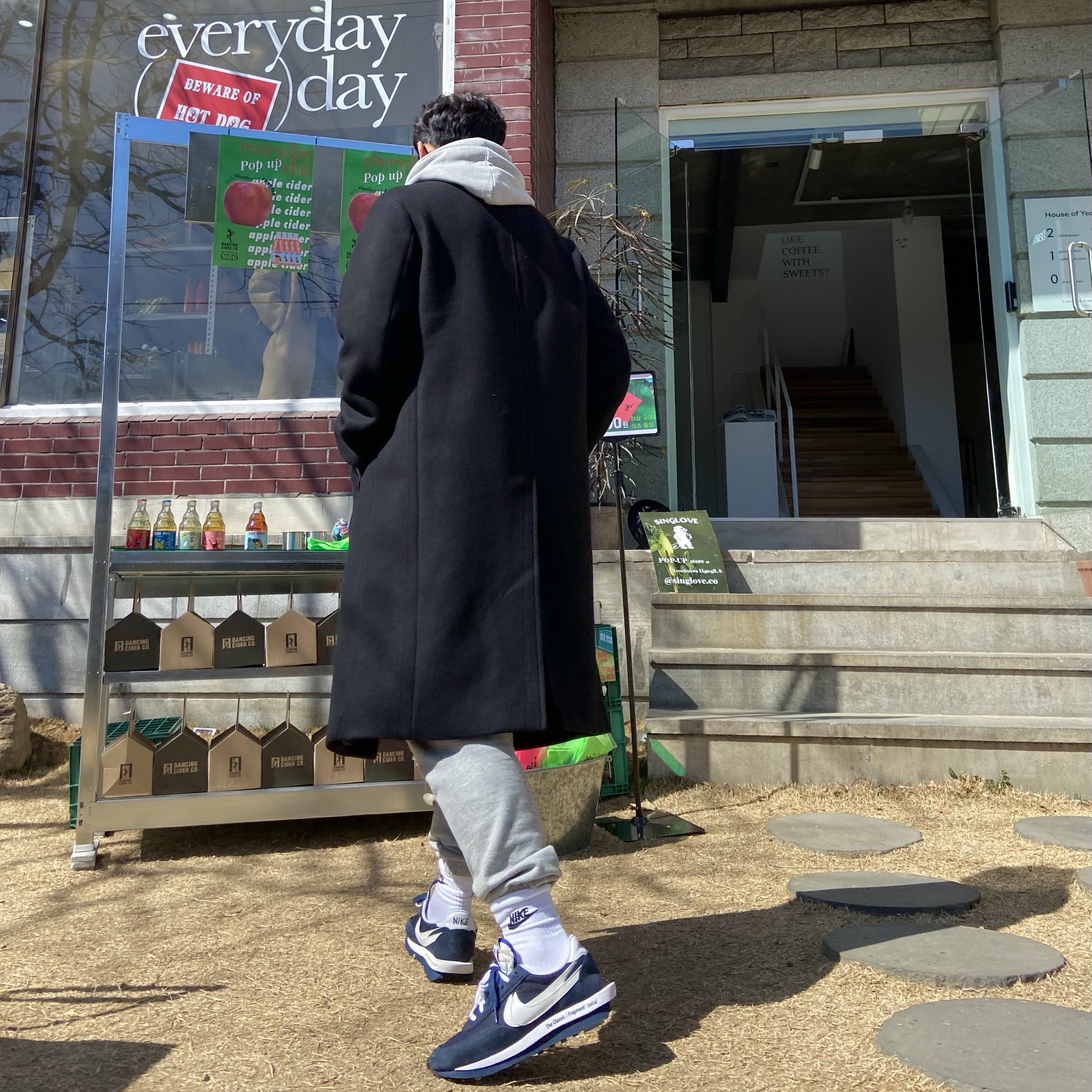 Nike x Sacai x Fragment LDWaffle Blackened Blue 착용 스타일