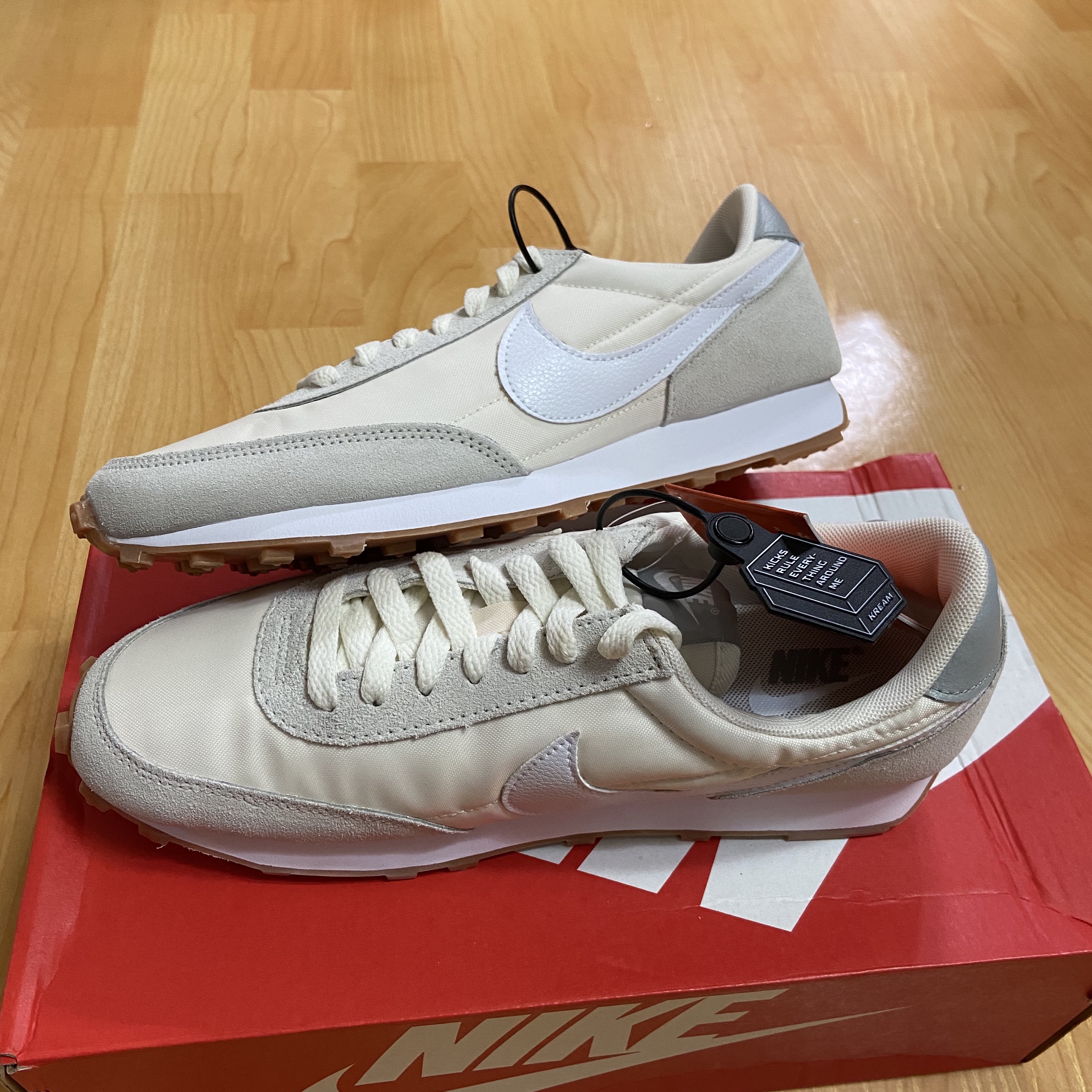 (W) Nike Daybreak Summit White 착용 스타일