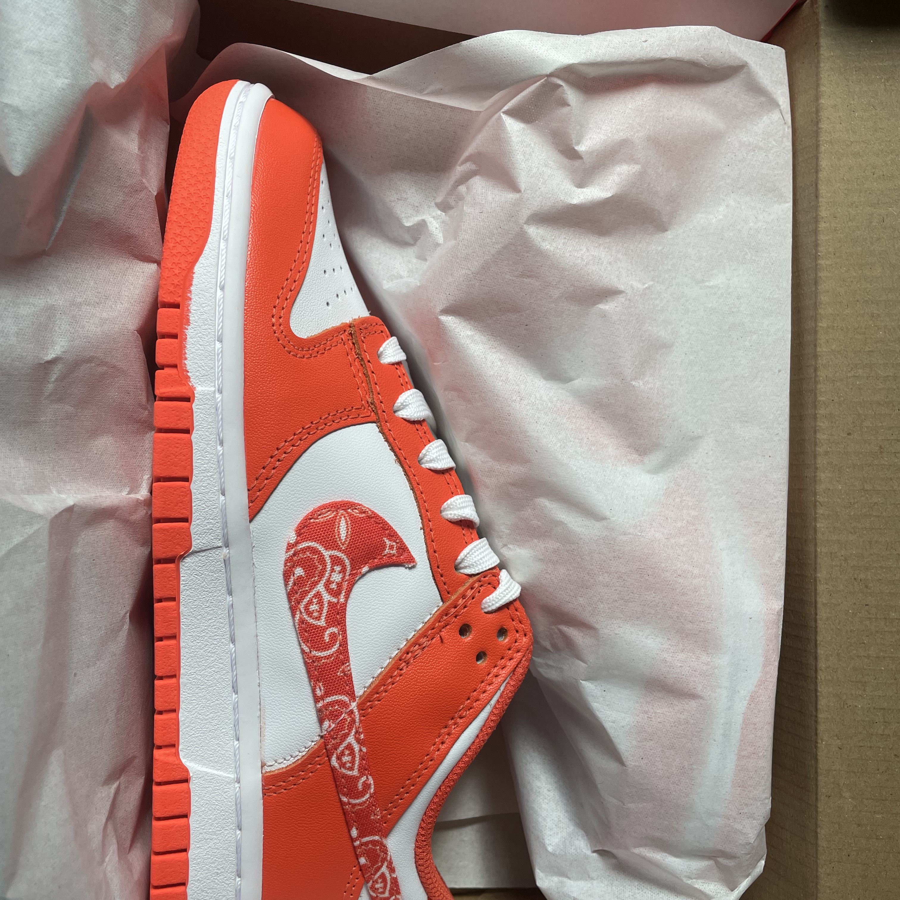 (W) Nike Dunk Low Essential Orange Paisley 착용 스타일