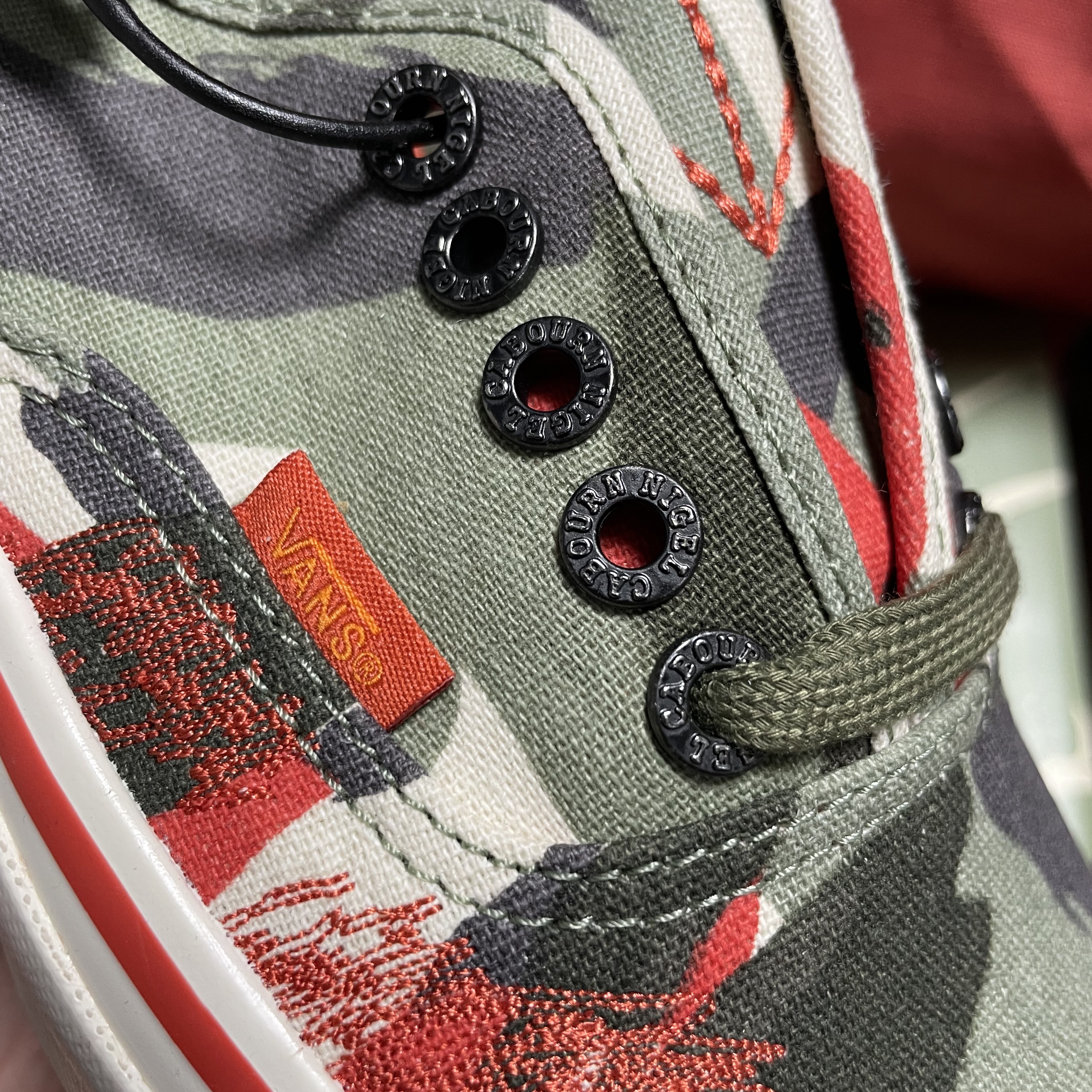 Vans Vault x Nigel Cabourn OG Authentic LX Army Green Camo 착용 스타일 - 2