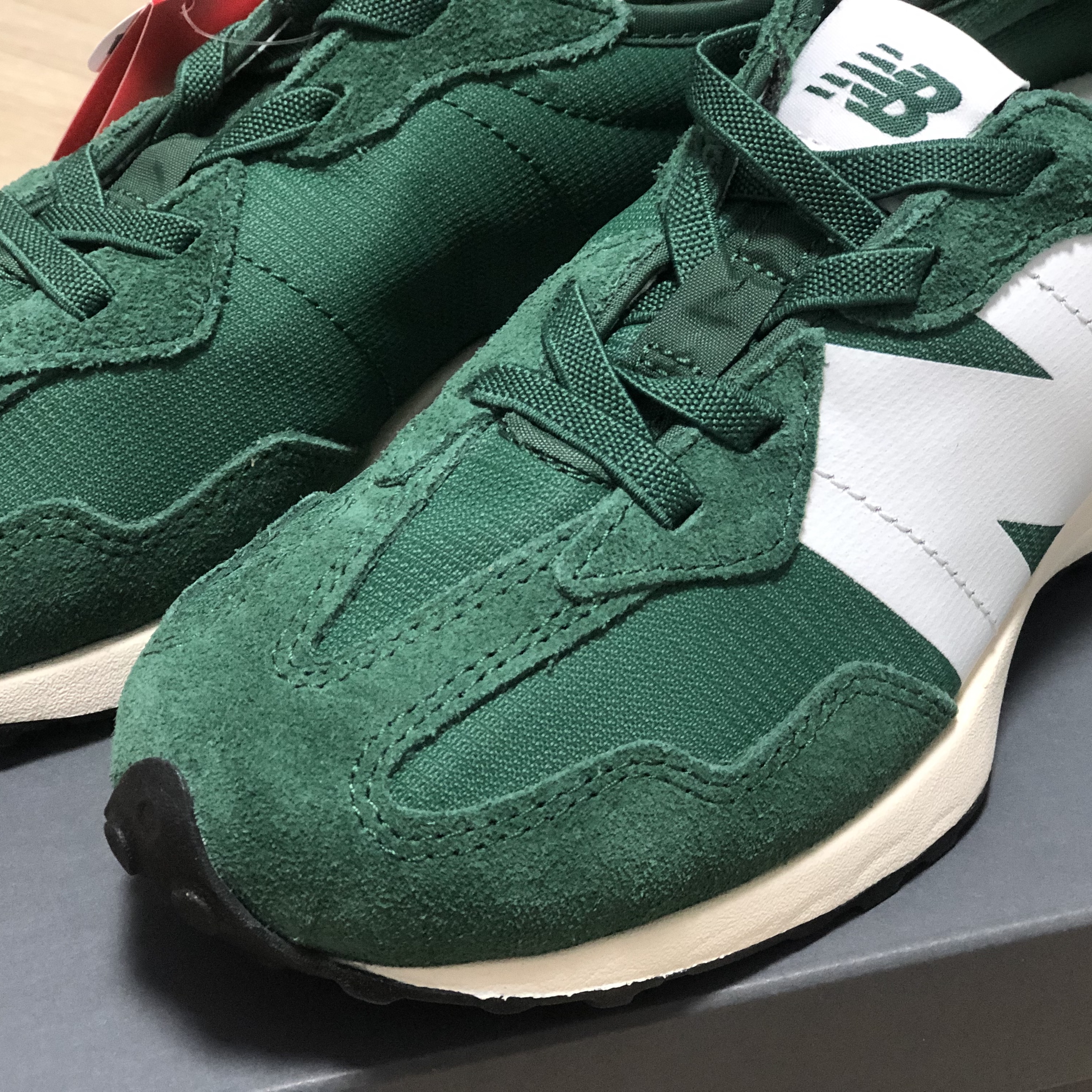 (PS) New Balance 327 Green - W Wide 착용 스타일 - 3