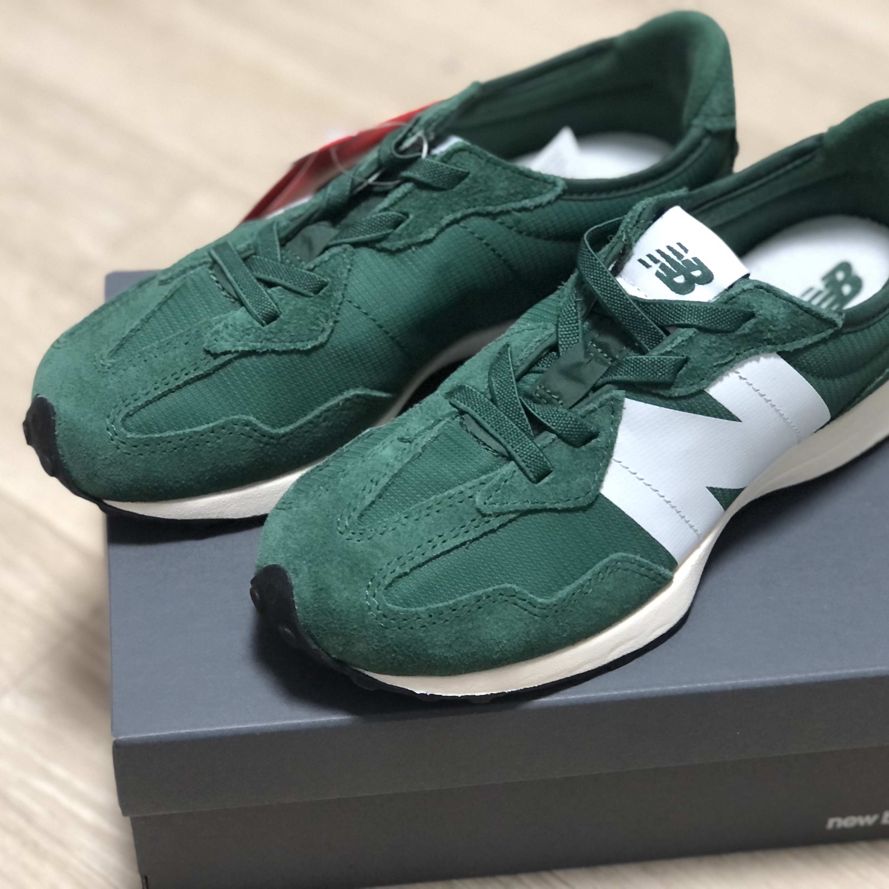 (PS) New Balance 327 Green - W Wide 착용 스타일 - 1