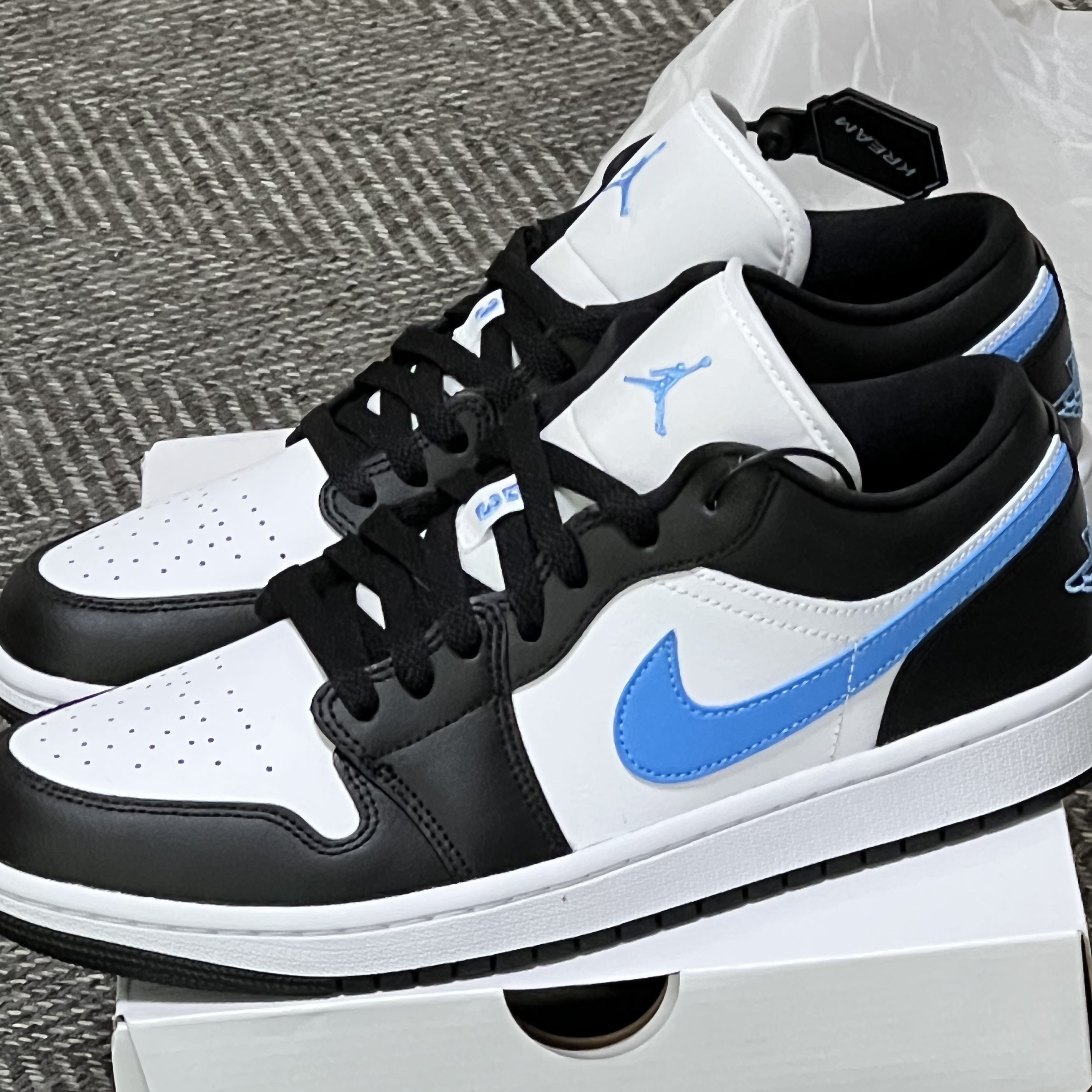 (W) Jordan 1 Low Black University Blue 착용 스타일