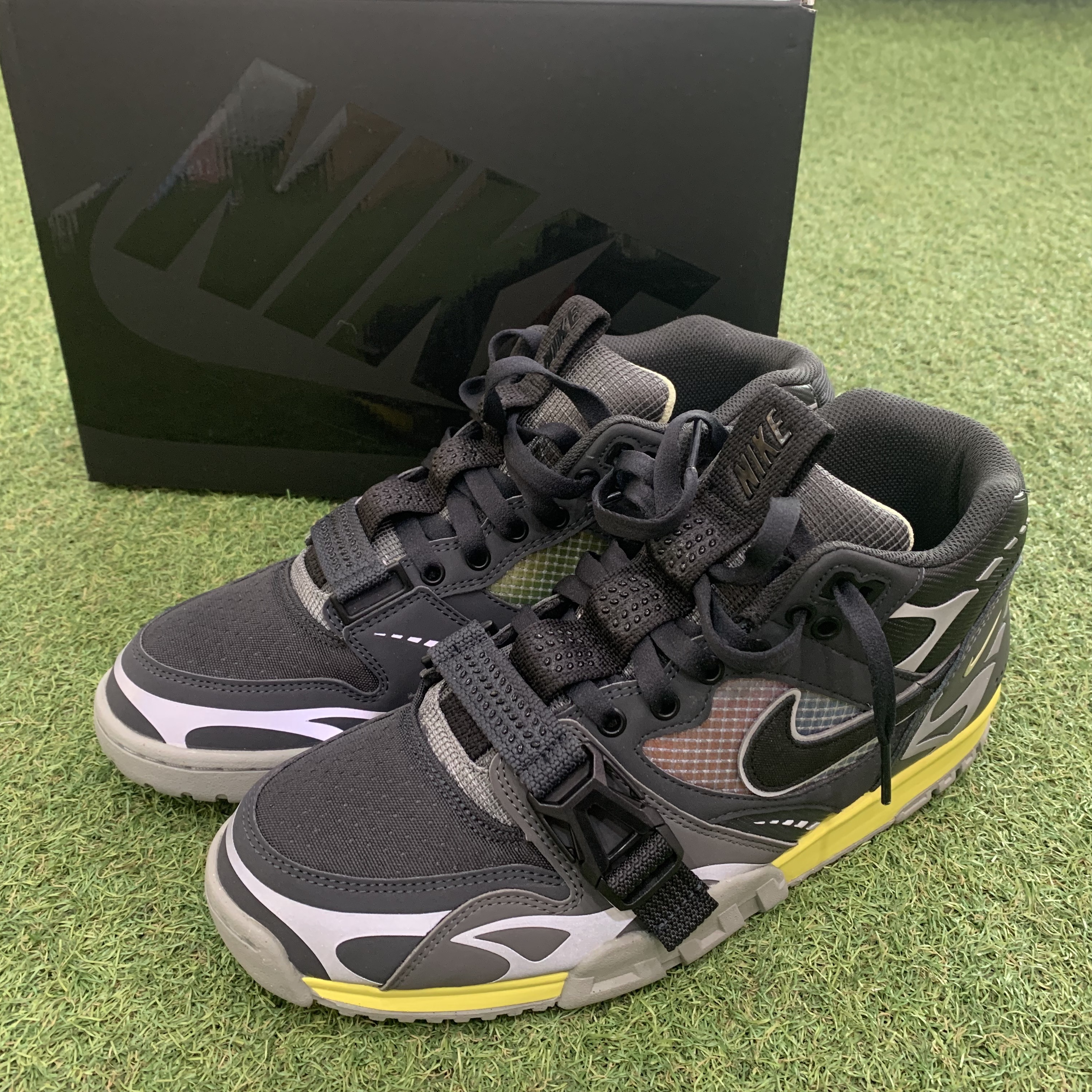 Nike Air Trainer 1 SP Dark Smoke Grey 착용 스타일