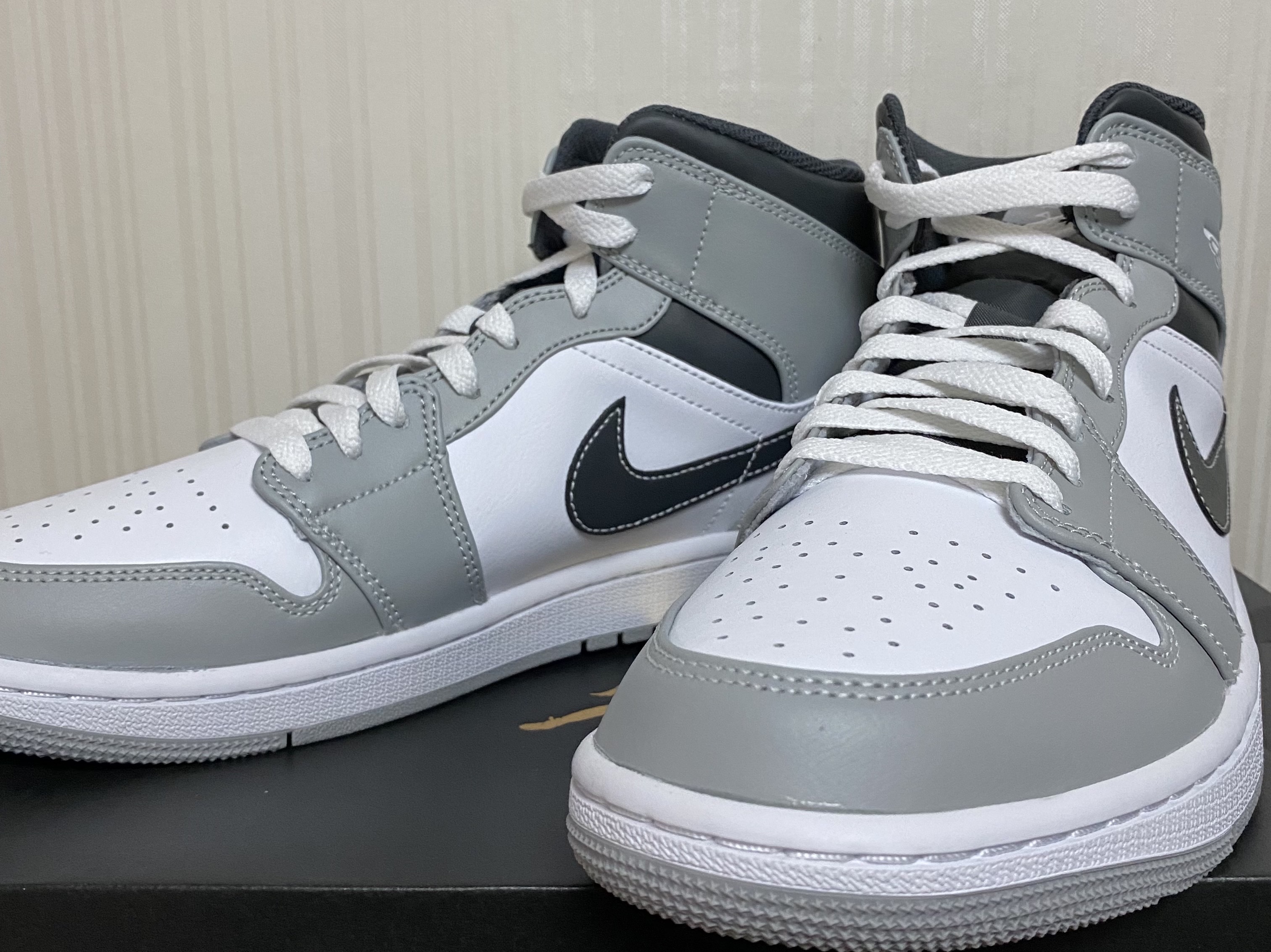 Jordan 1 Mid Light Smoke Grey Anthracite 착용 스타일