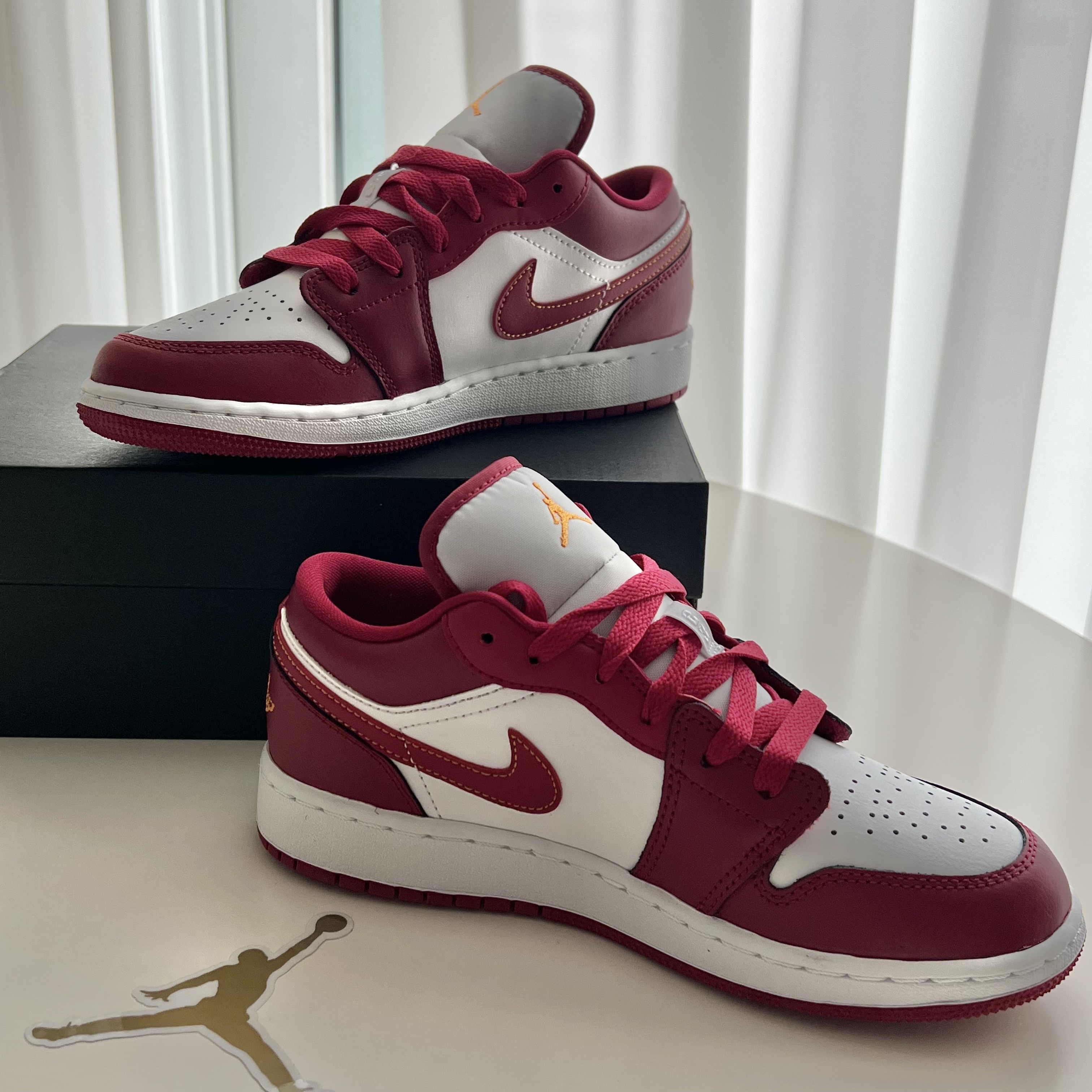 (GS) Jordan 1 Low Cardinal Red 착용 스타일 - 3