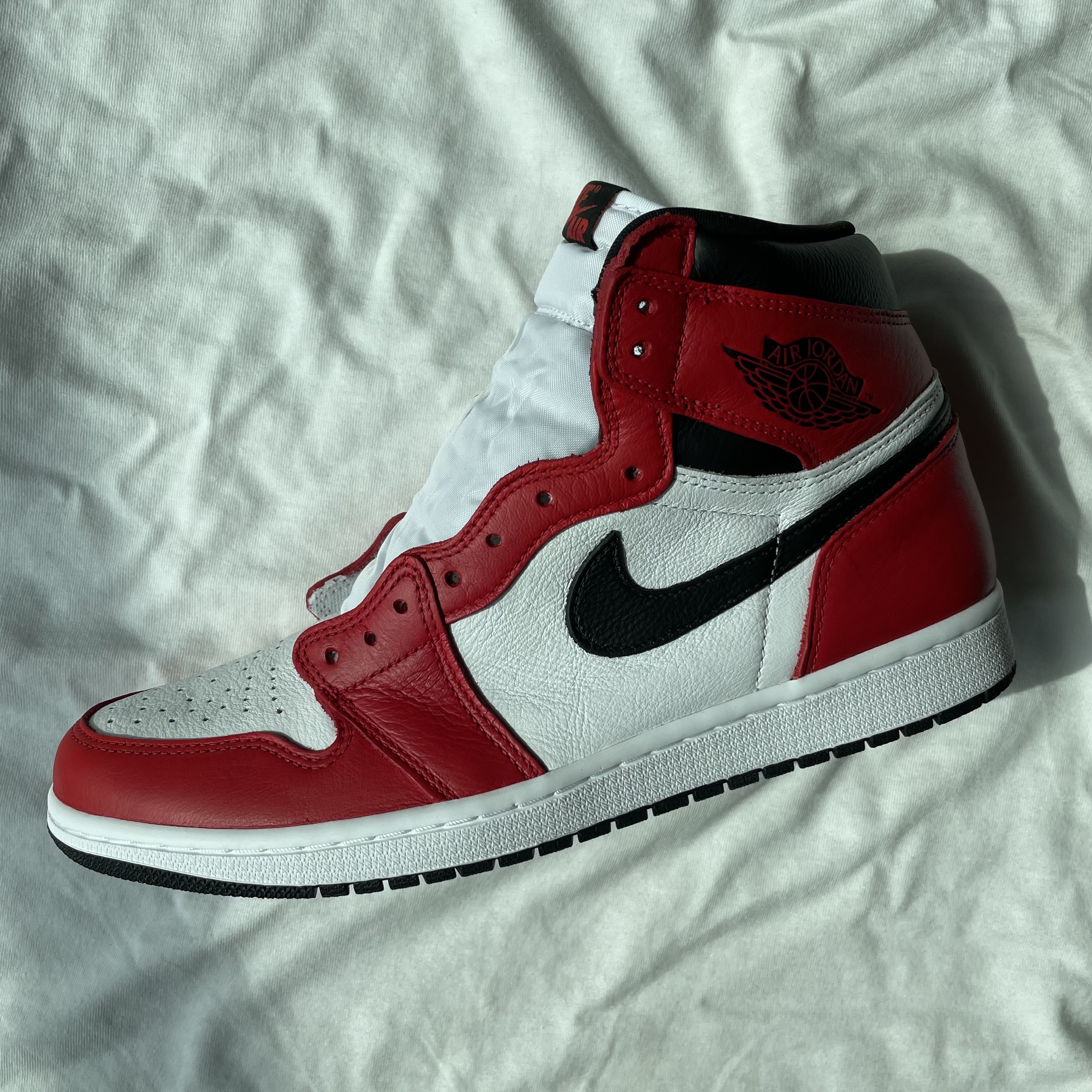 Jordan 1 Retro High OG Light Fusion Red 착용 스타일 - 2