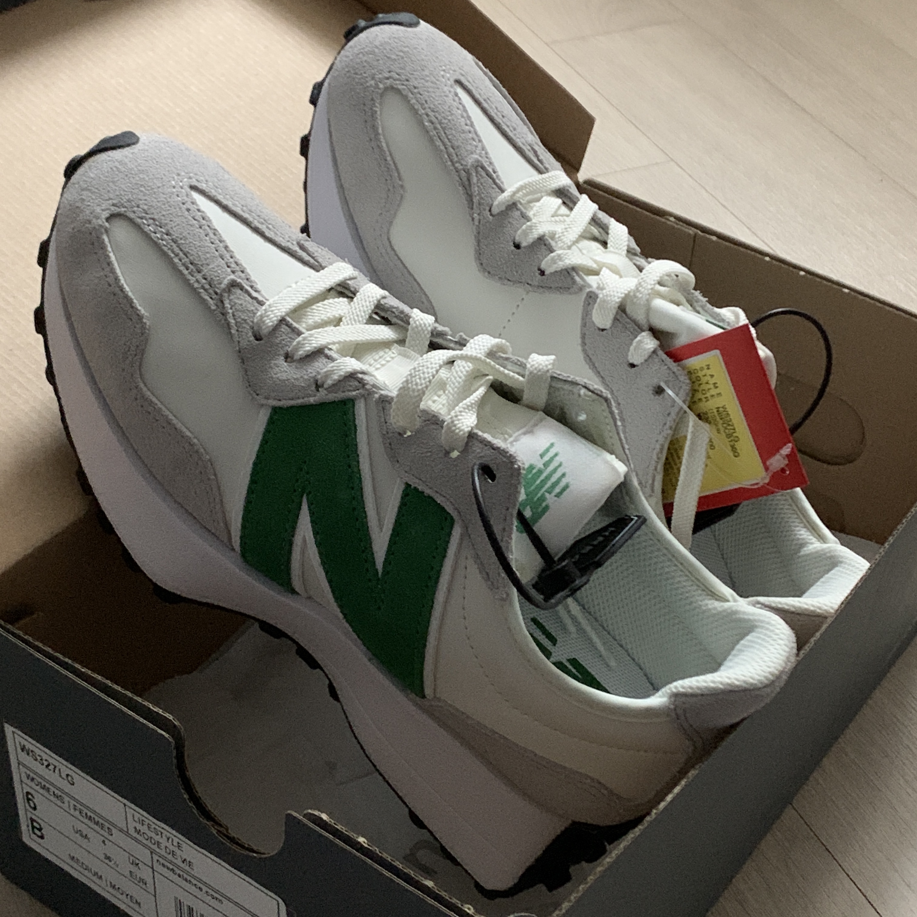(W) New Balance 327 Rain Cloud Varsity Green 착용 스타일