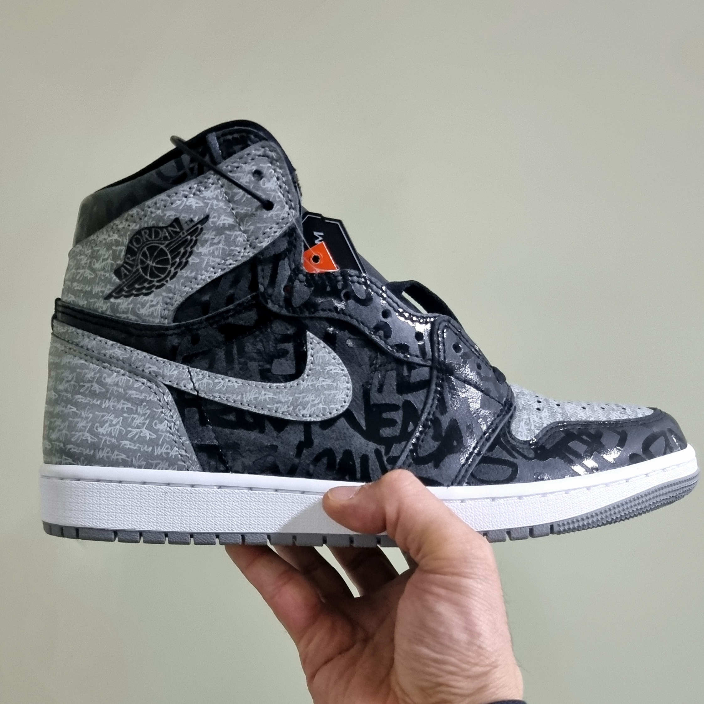 Jordan 1 Retro High OG Rebellionaire 착용 스타일 - 1