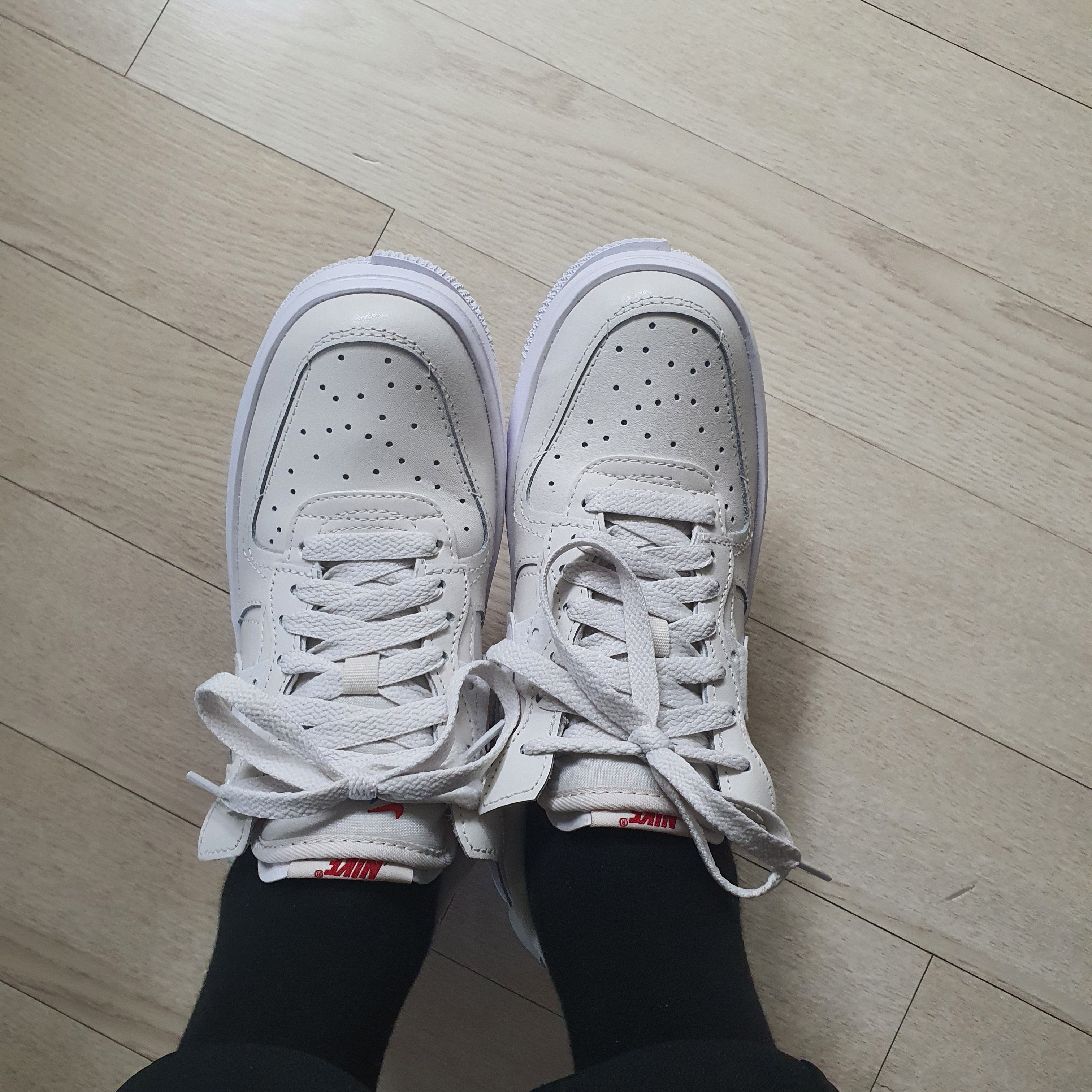 (W) Nike Air Force 1 Fontanka Pearl White 착용 스타일 - 2