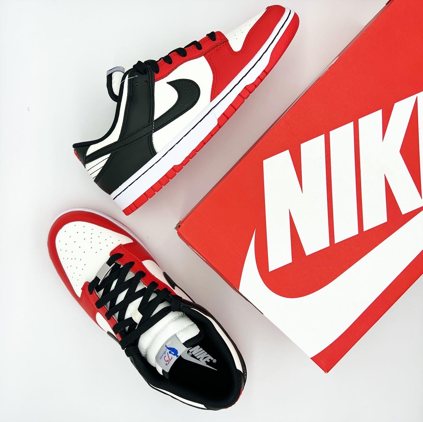 Nike x NBA Dunk Low Retro EMB Black and Chile Red 착용 스타일 - 5