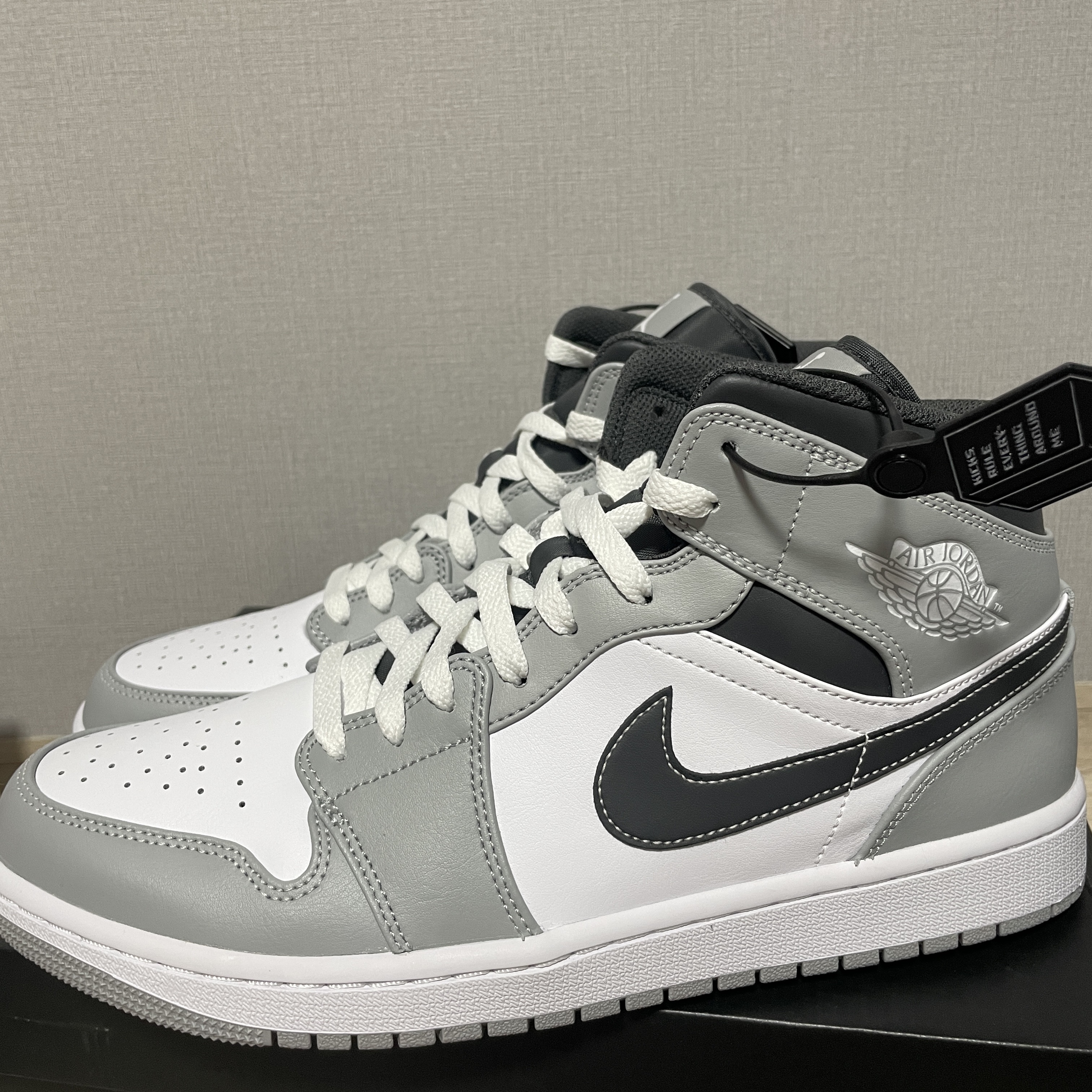 Jordan 1 Mid Light Smoke Grey Anthracite 착용 스타일 - 2