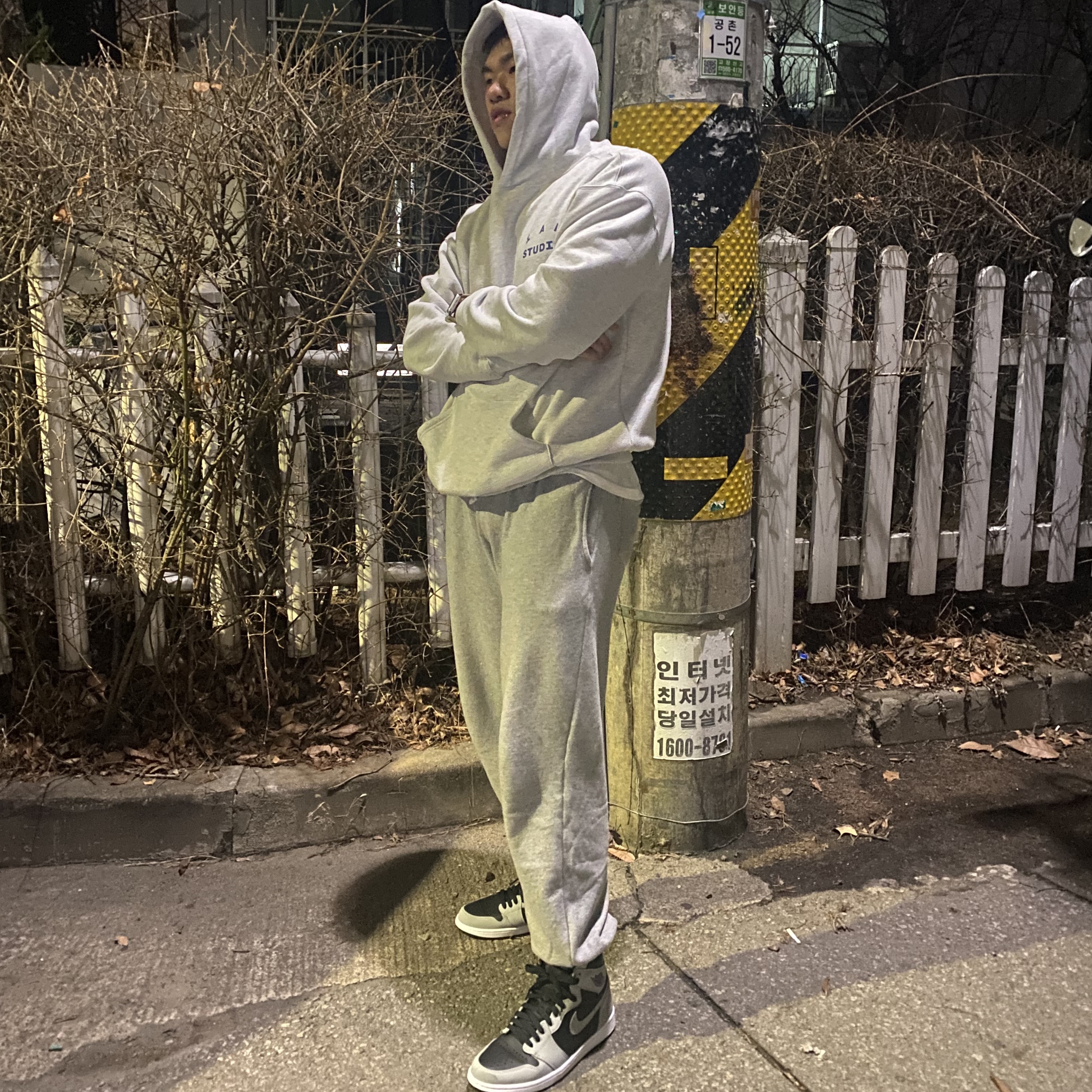 Jordan 1 Retro High OG Shadow 2.0, IAB Studio Hoodie Light Gray 착용 스타일