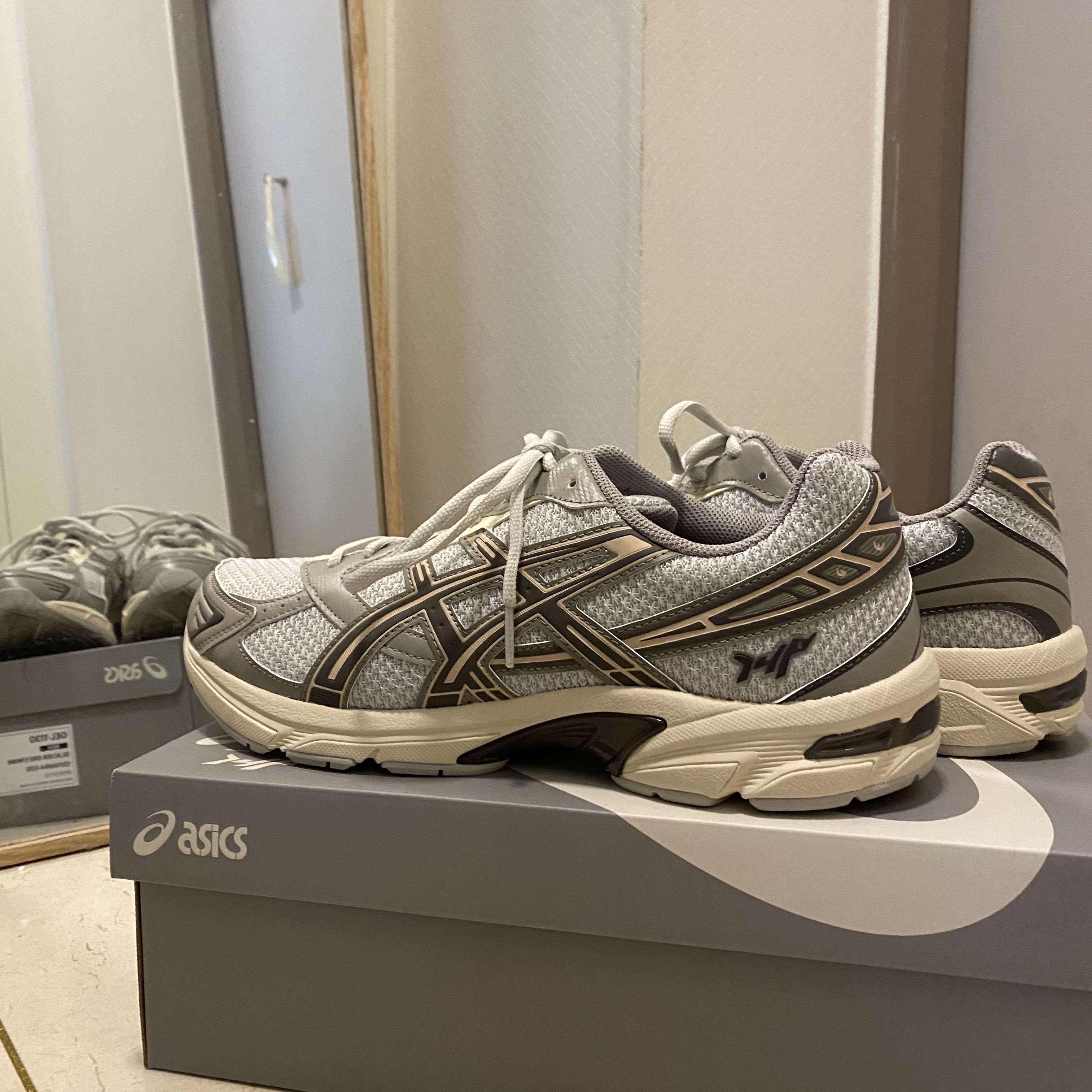 Asics x I4P Gel-1130 Glacier Grey Mink 착용 스타일 - 1