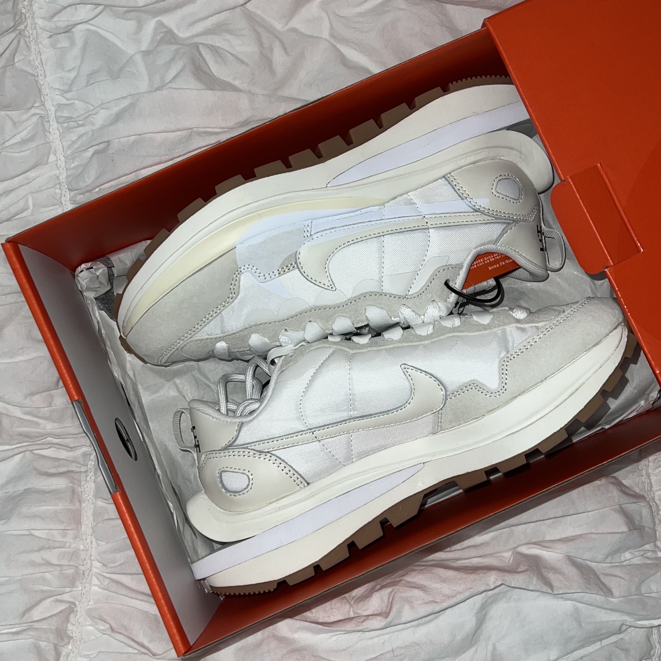 Nike x Sacai VaporWaffle White and Gum 착용 스타일