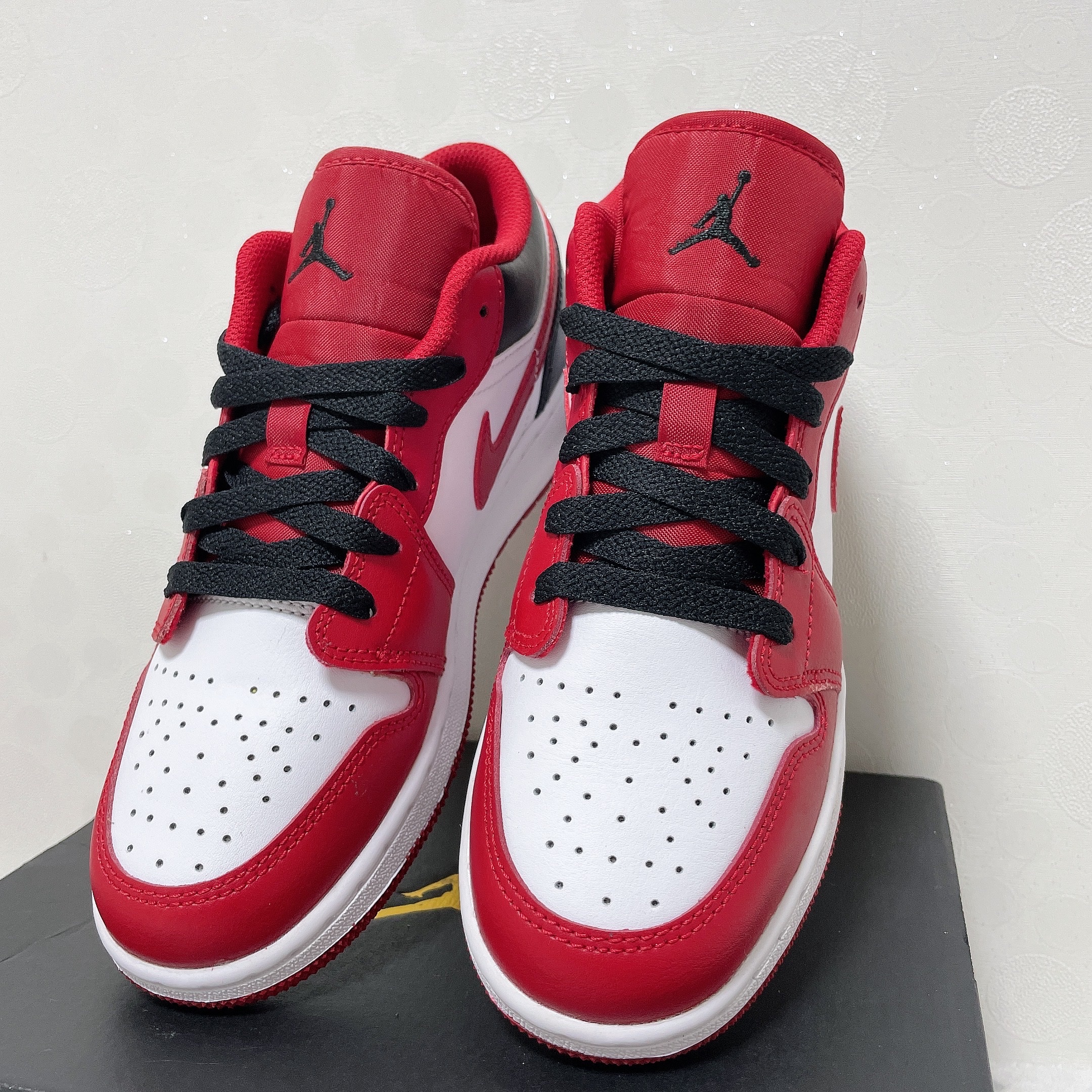 (GS) Jordan 1 Low White Gym Red Black 착용 스타일 - 4