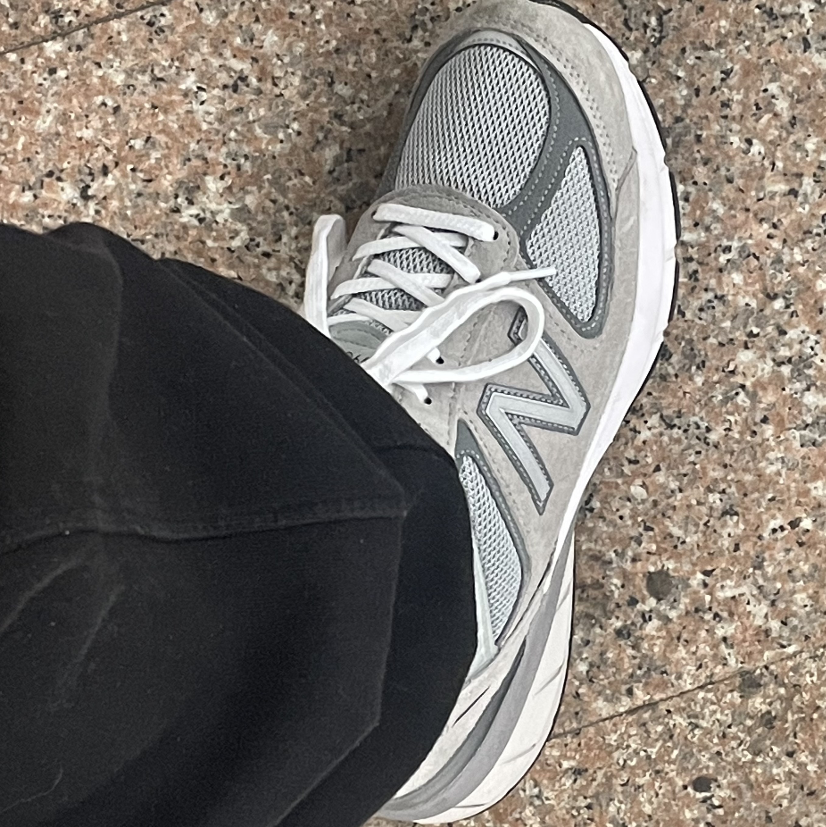 New Balance 990v5 Made in USA Grey - D Standard 착용 스타일