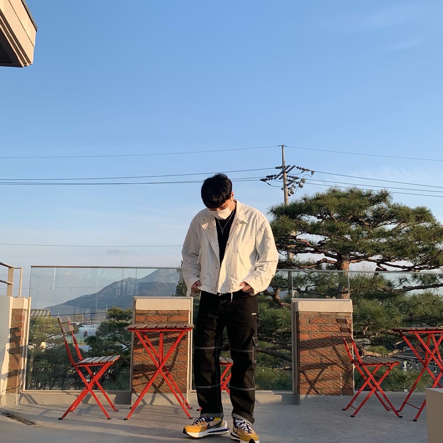 Nike x Sacai x Jean Paul Gaultier VaporWaffle Sesame Blue Void 착용 스타일