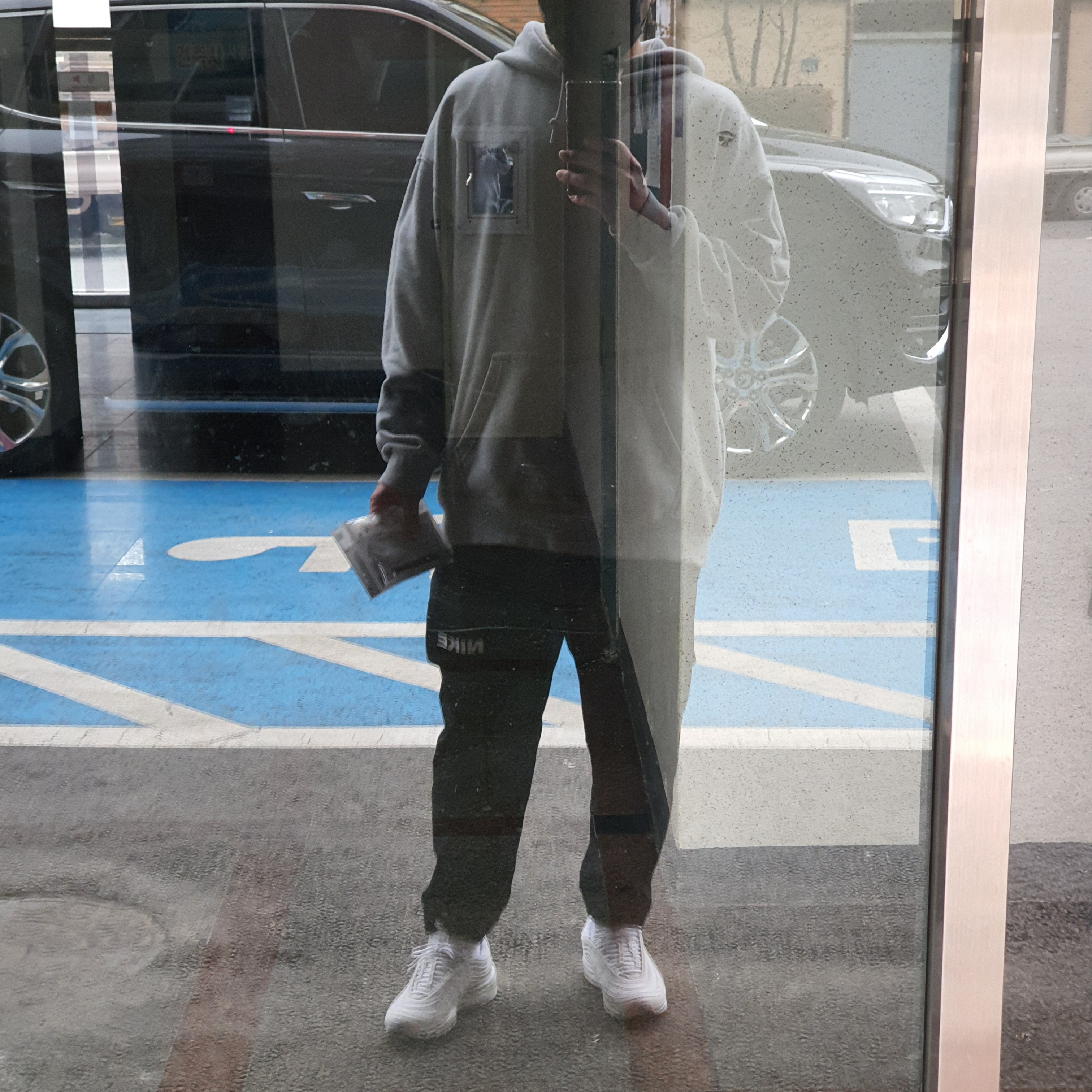 Nike Air Max 97 Triple White Wolf Grey 착용 스타일 - 4