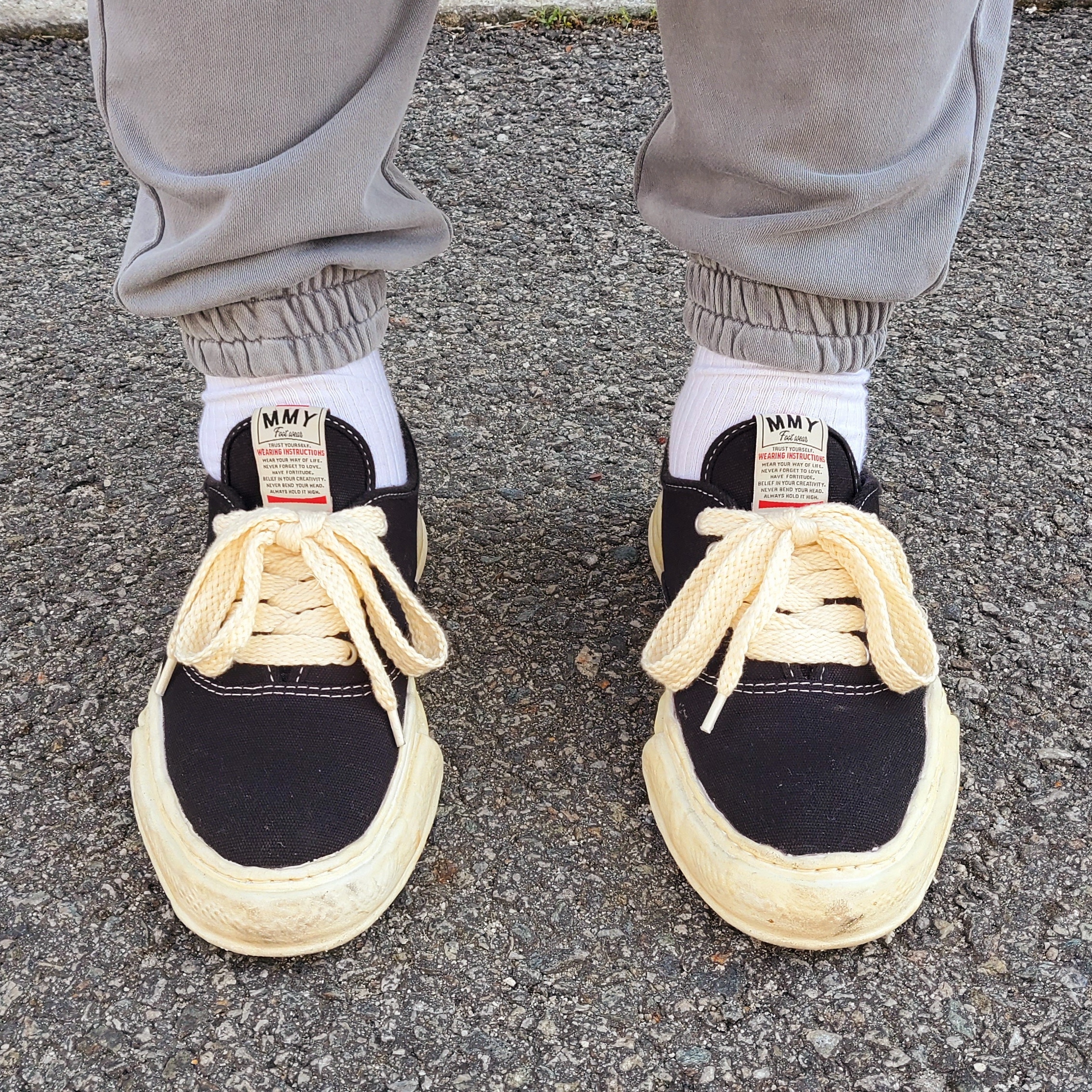 Maison Mihara Yasuhiro Baker OG Sole OD Canvas Low-top Sneakers Black 착용 스타일 - 4