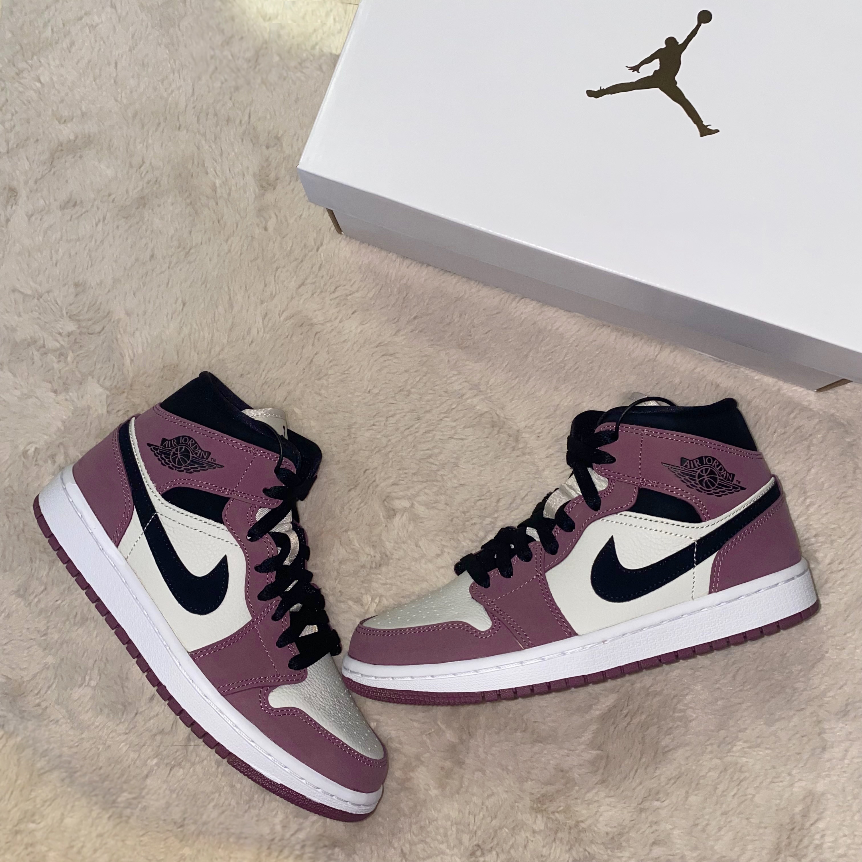 (W) Jordan 1 Mid SE Light Mulberry 착용 스타일 - 3