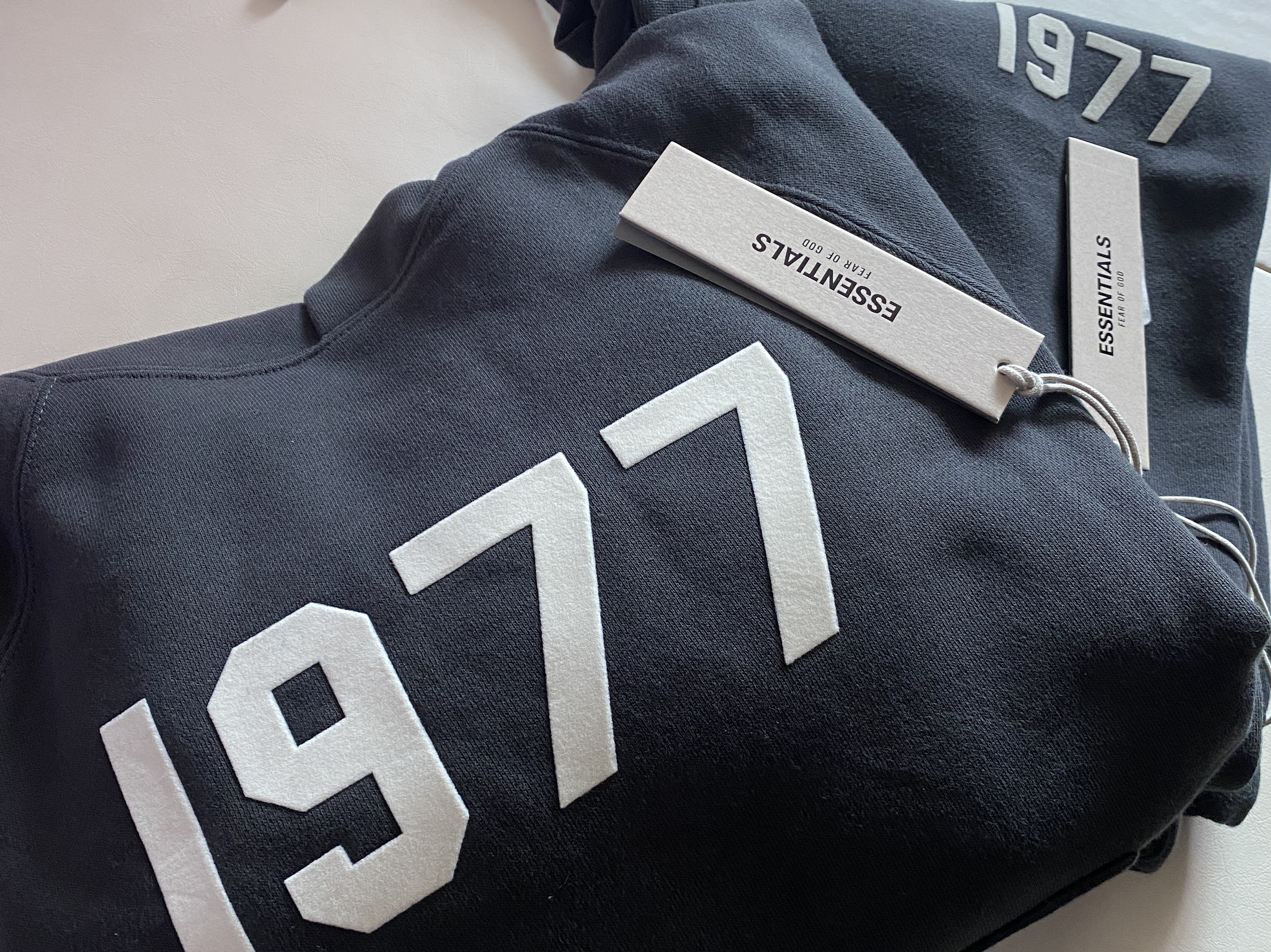 Essentials 1977 Hoodie Iron - 22SS, Essentials 1977 Relaxed Sweatpants Iron - 22SS 착용 스타일