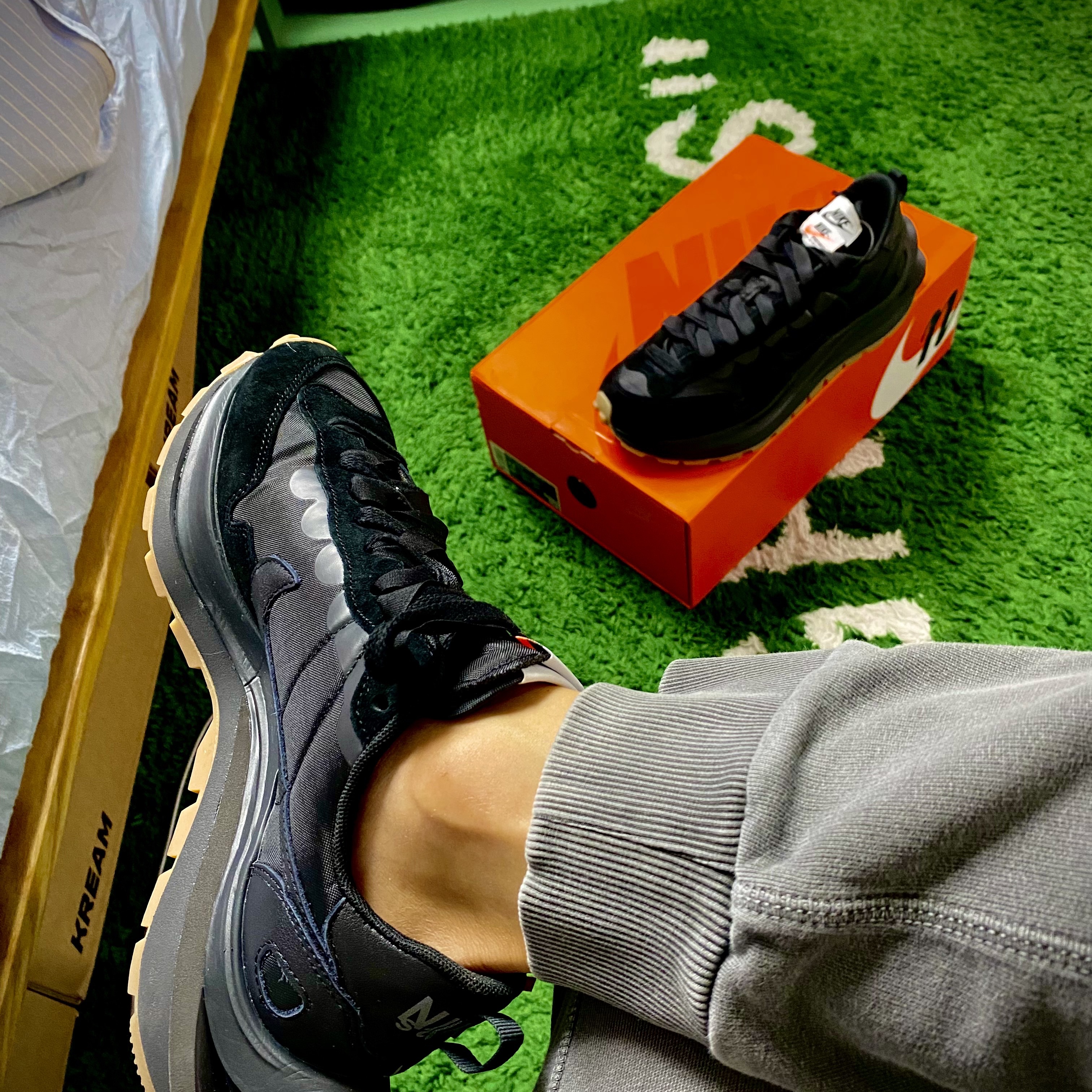 Nike x Sacai VaporWaffle Black and Gum, Nike x Sacai VaporWaffle Dark Iris 착용 스타일 - 2