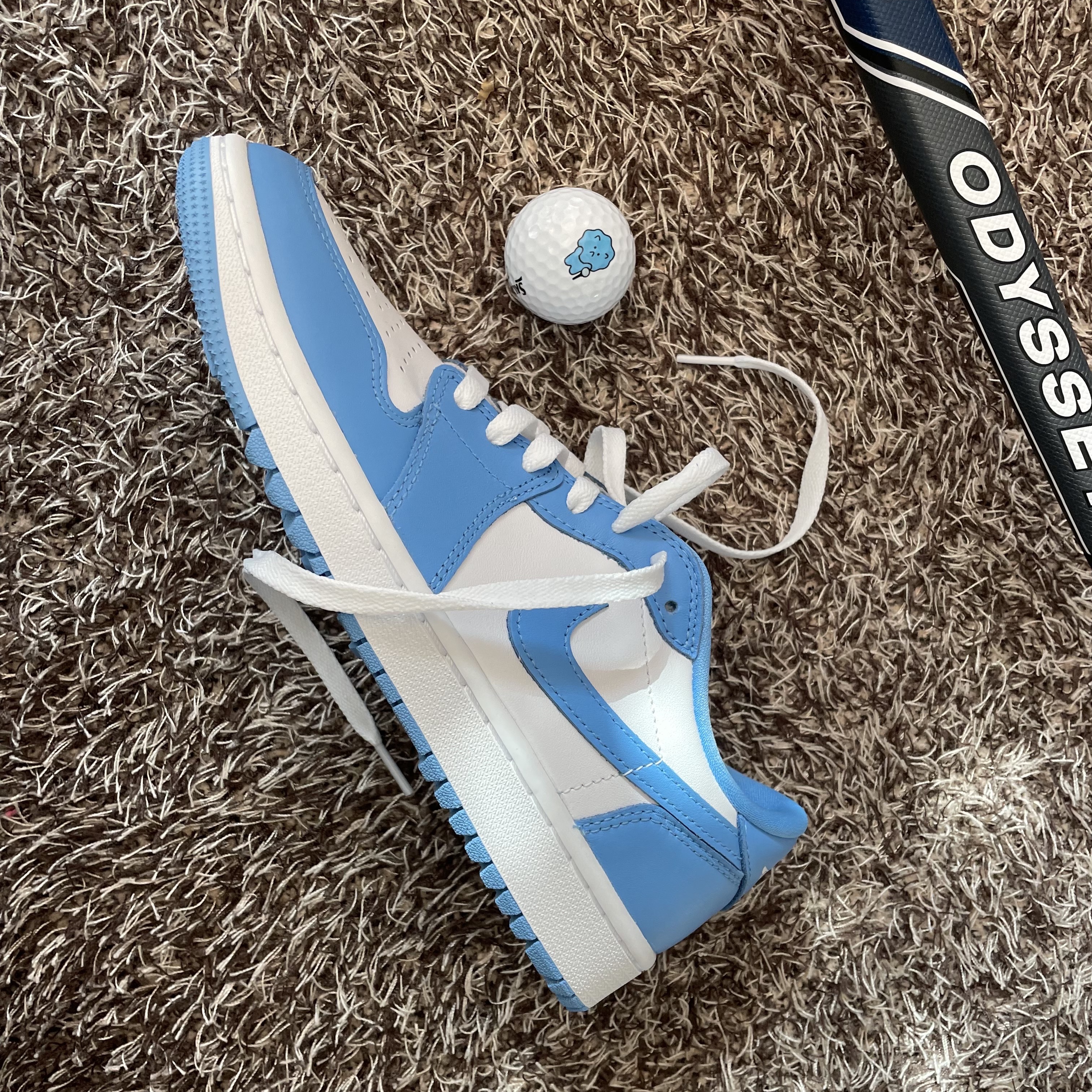Jordan 1 Low Golf White and University Blue 착용 스타일