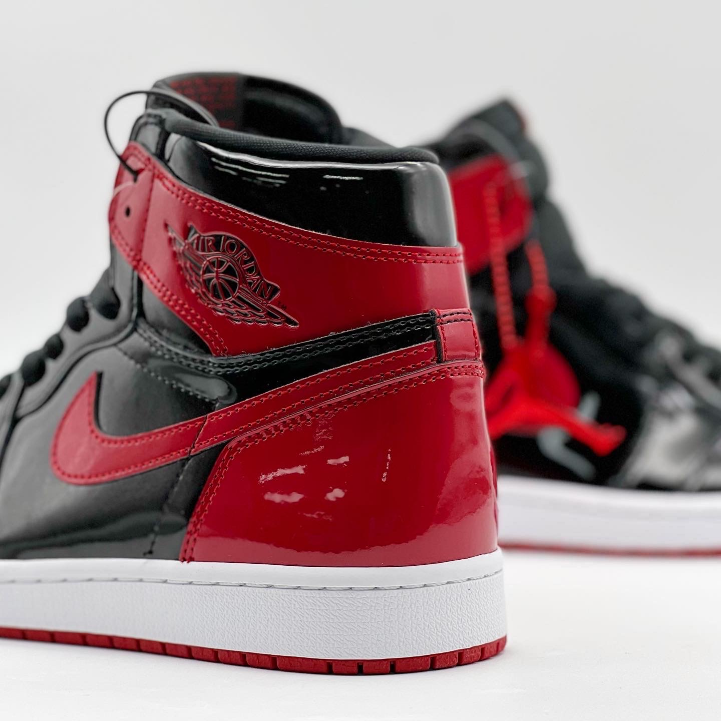 Jordan 1 Retro High OG Patent Bred 착용 스타일 - 3