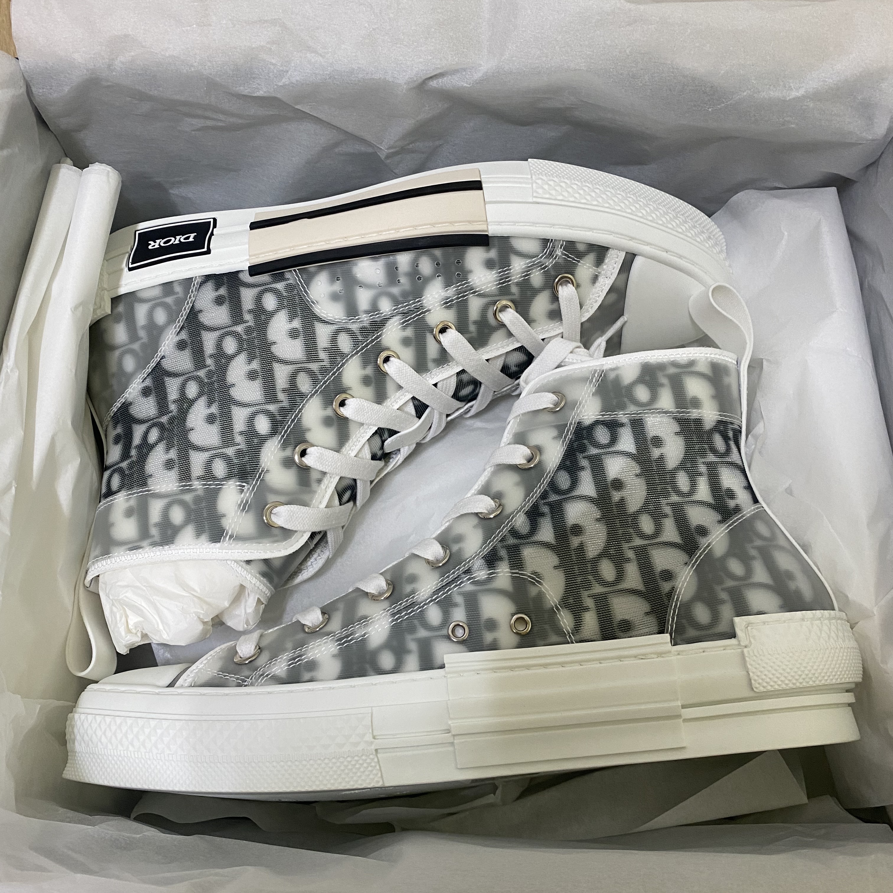 Dior B23 High Dior Oblique White & Black 착용 스타일