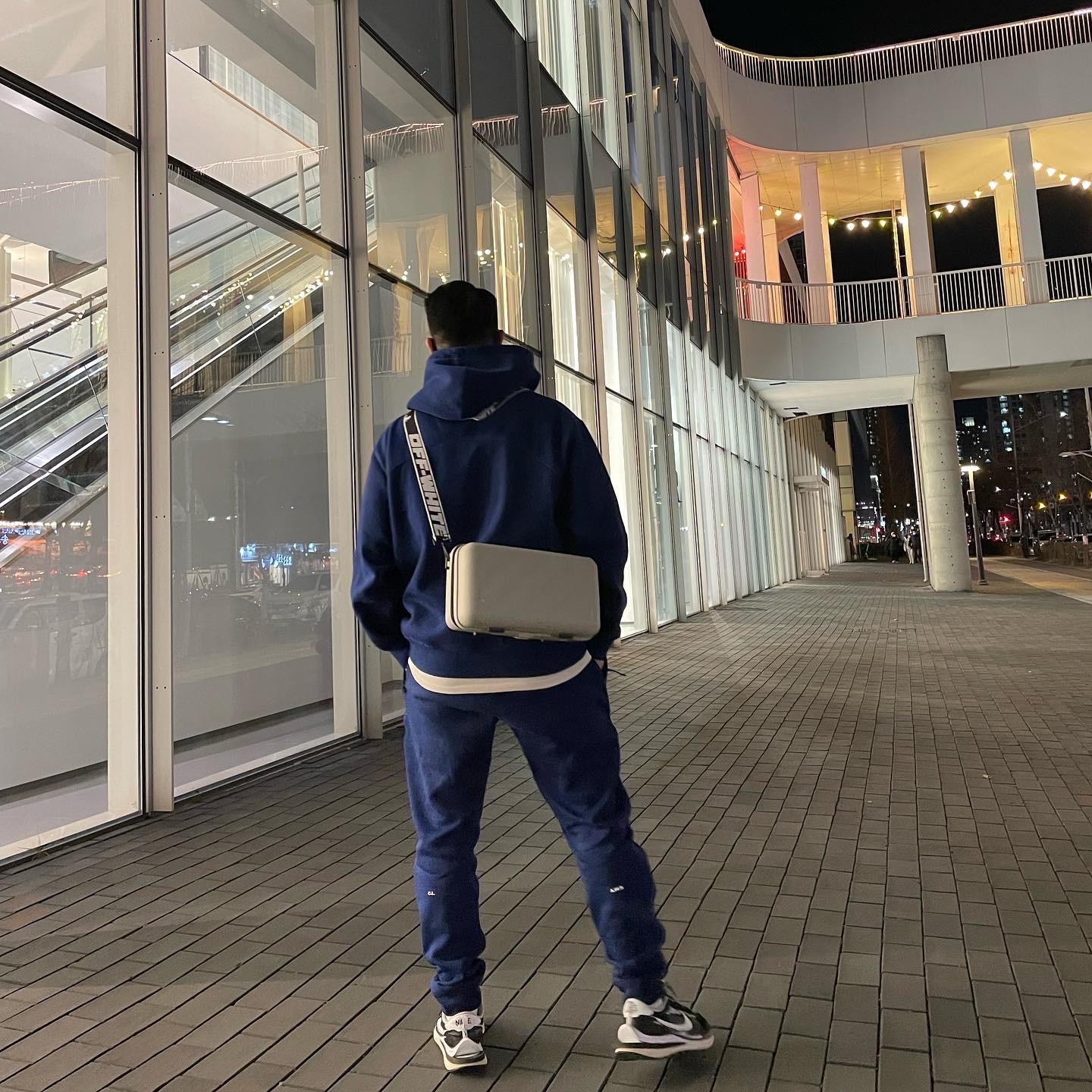 Nike x Drake Nocta Cardinal Stock Essential Hoodie Navy - US/EU, Nike x Sacai VaporWaffle Black White 착용 스타일 - 2