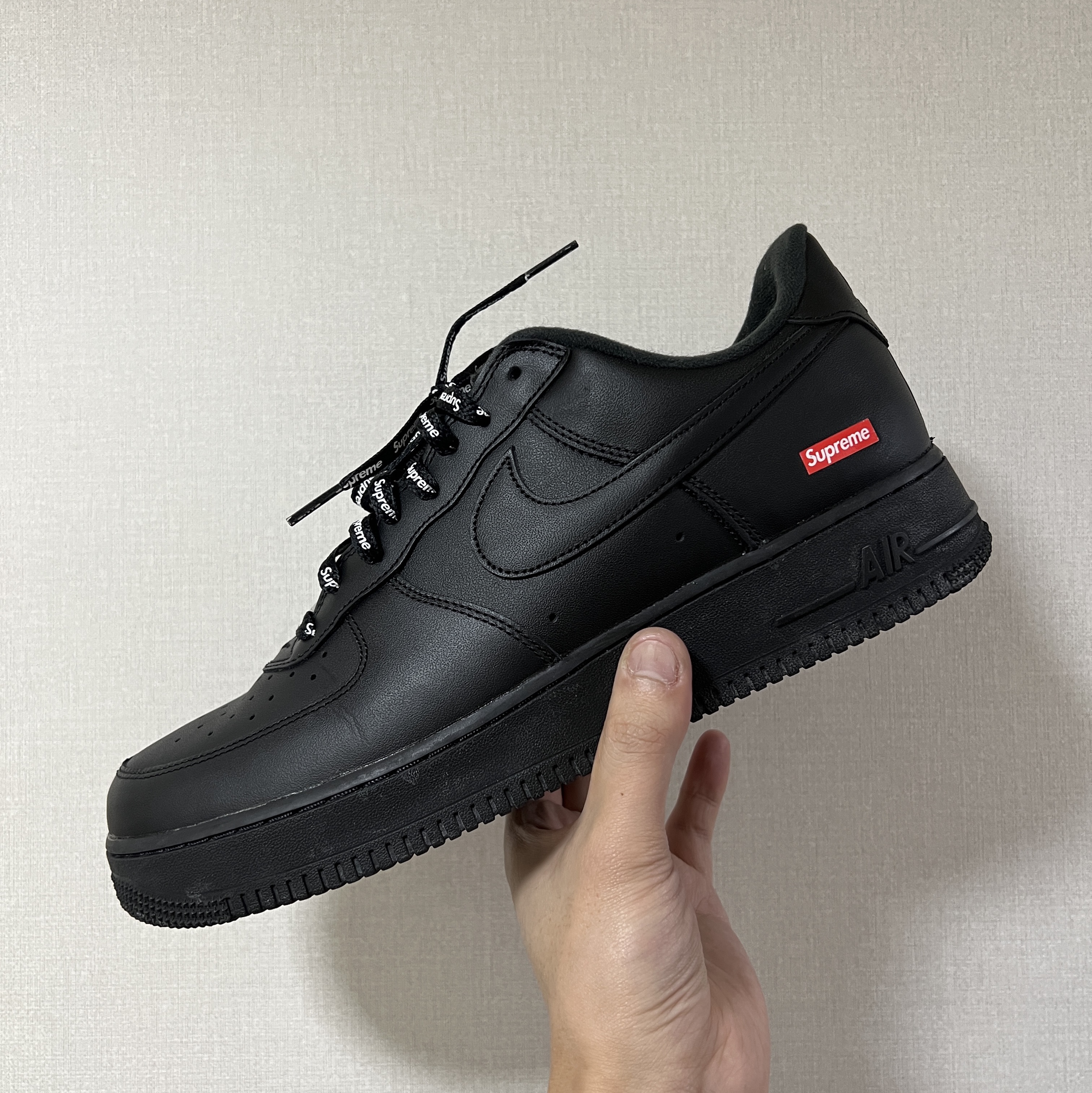 Nike x Supreme Air Force 1 Low Black 착용 스타일