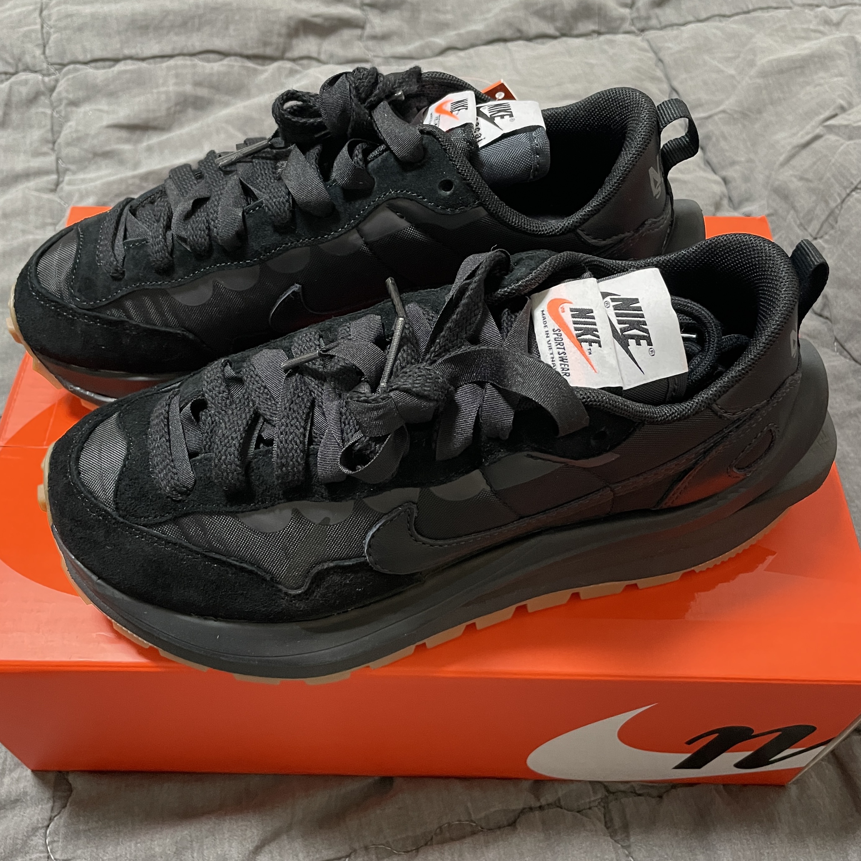 Nike x Sacai VaporWaffle Black and Gum 착용 스타일