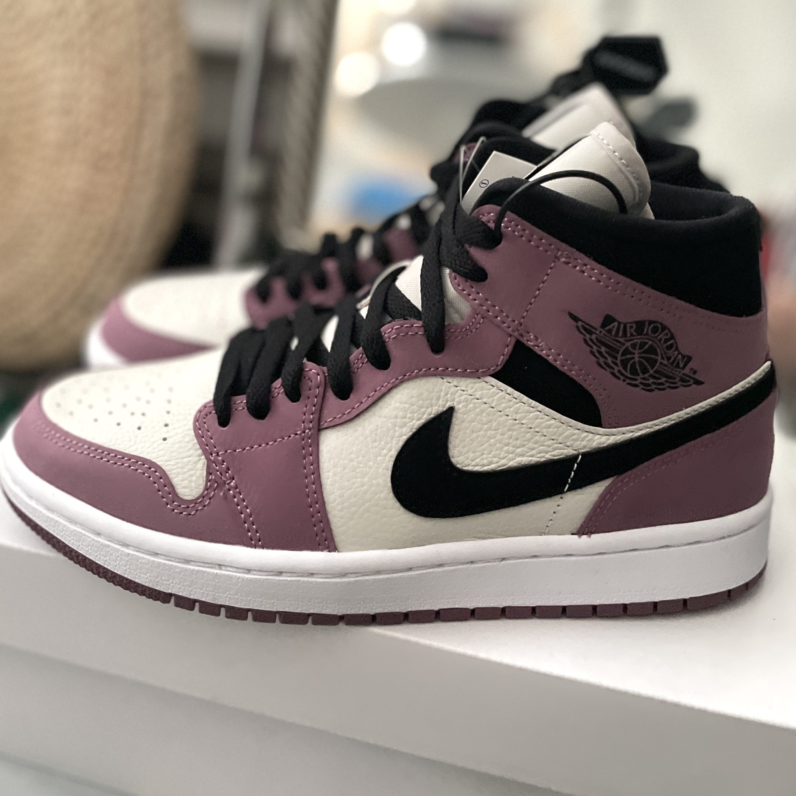 (W) Jordan 1 Mid SE Light Mulberry 착용 스타일 - 4